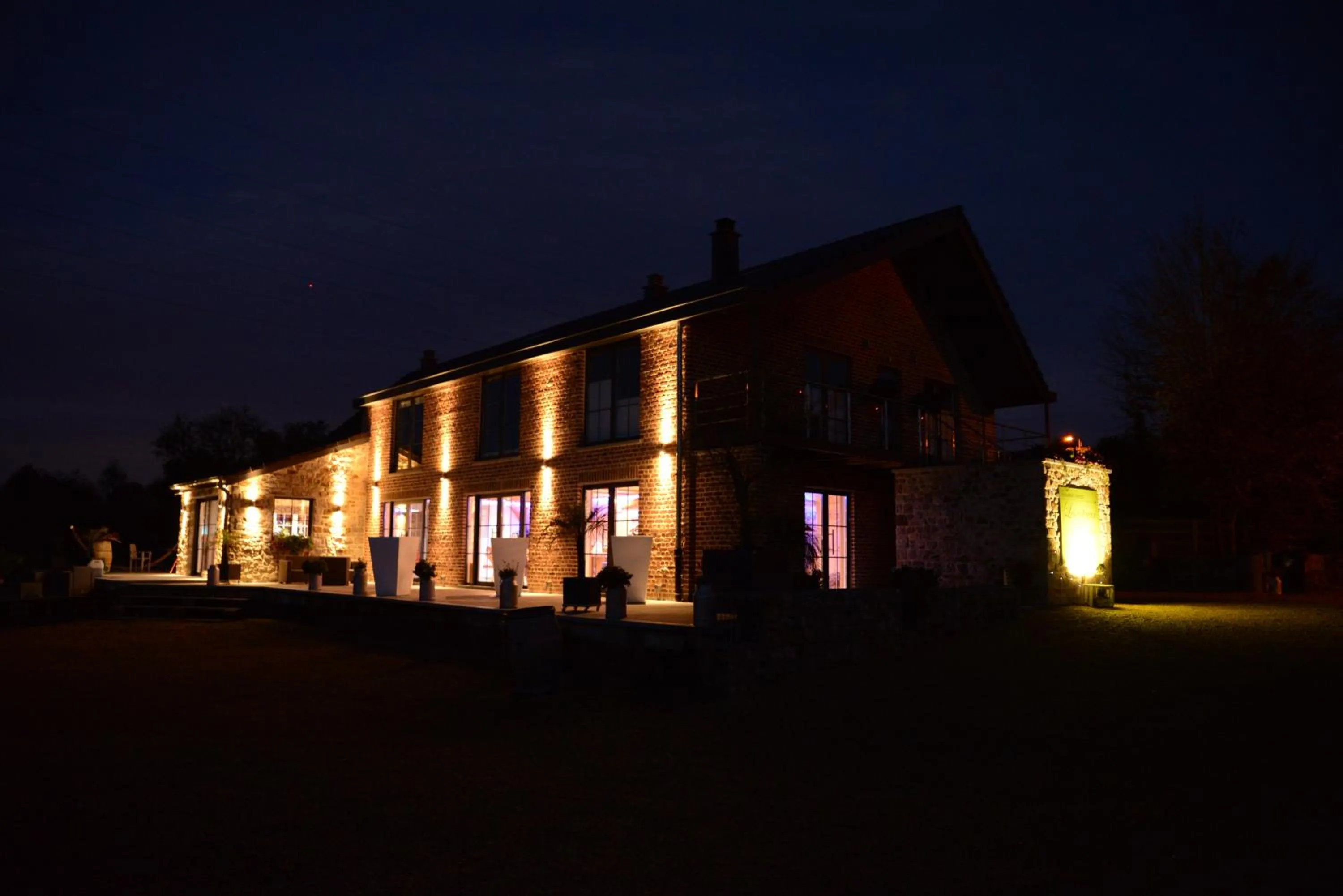 Facade/entrance in Les Coteaux du Vinave