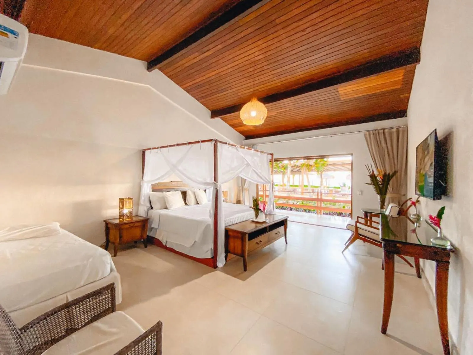 Photo of the whole room, Bed in Arraial Bangalô Praia Hotel