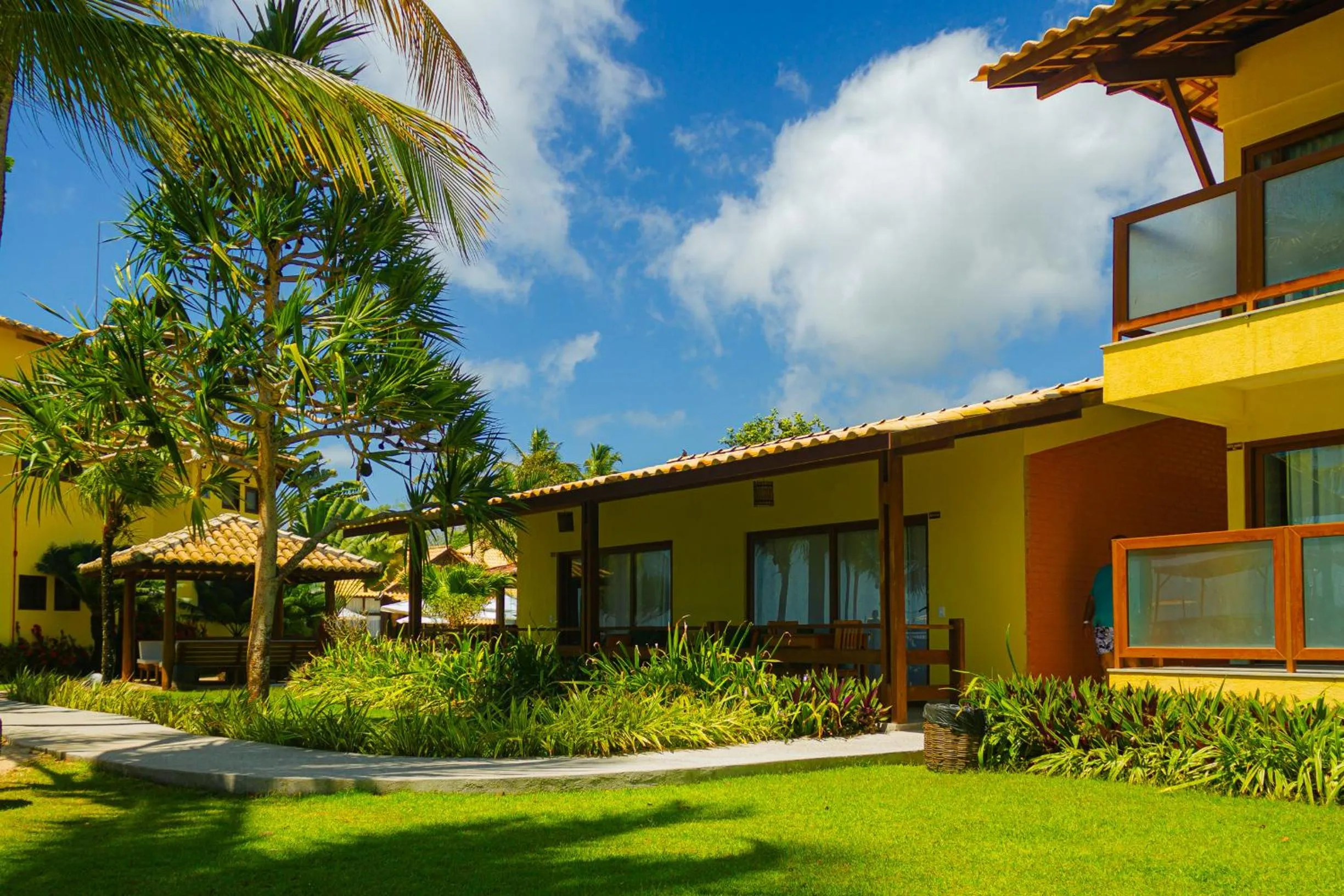 Property building in Arraial Bangalô Praia Hotel