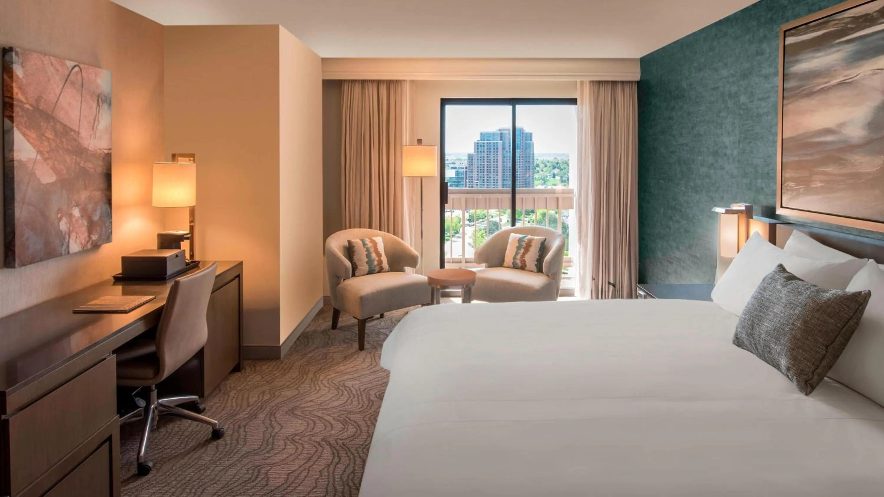 Bed in Denver Marriott Tech Center