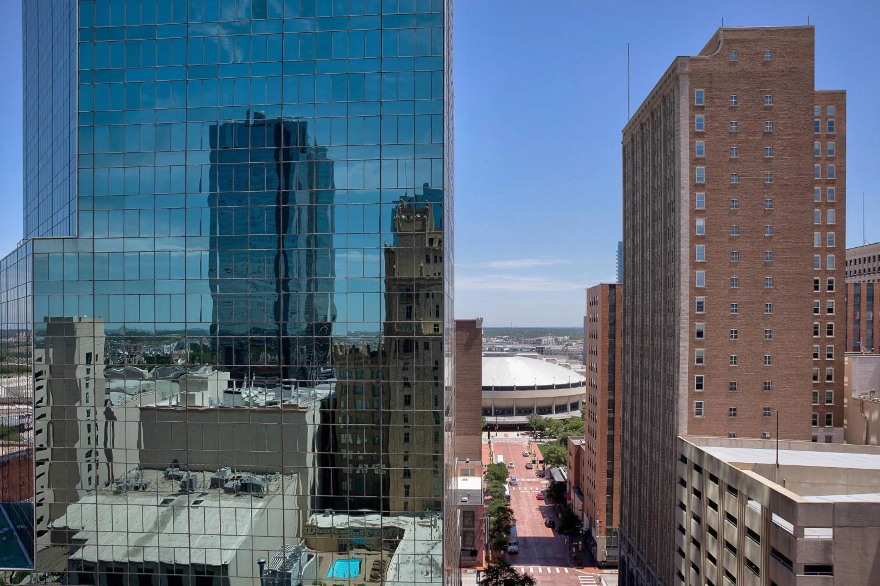 Photo of the whole room in Courtyard Fort Worth Downtown/Blackstone