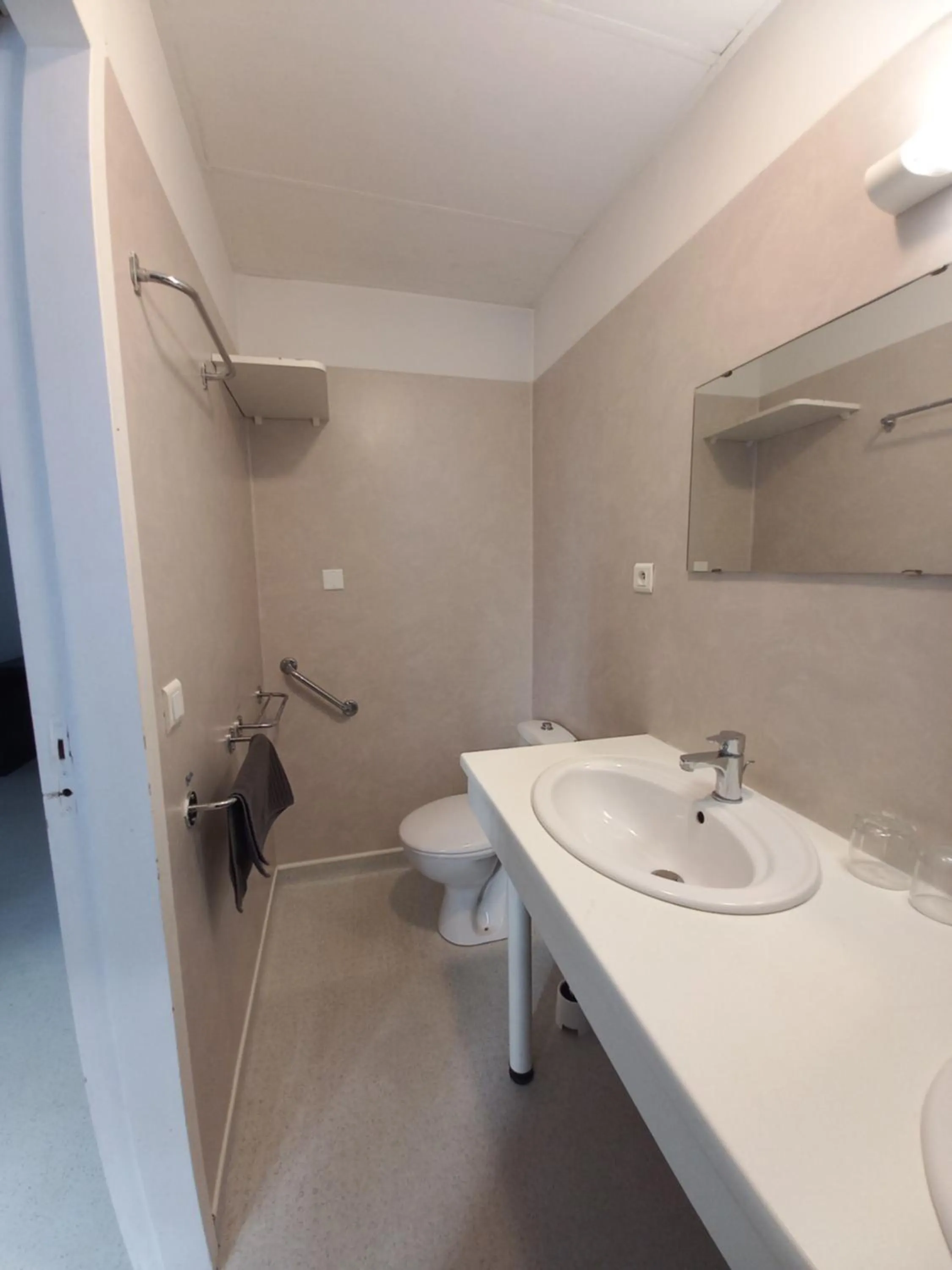 Bathroom in Hôtel Labat