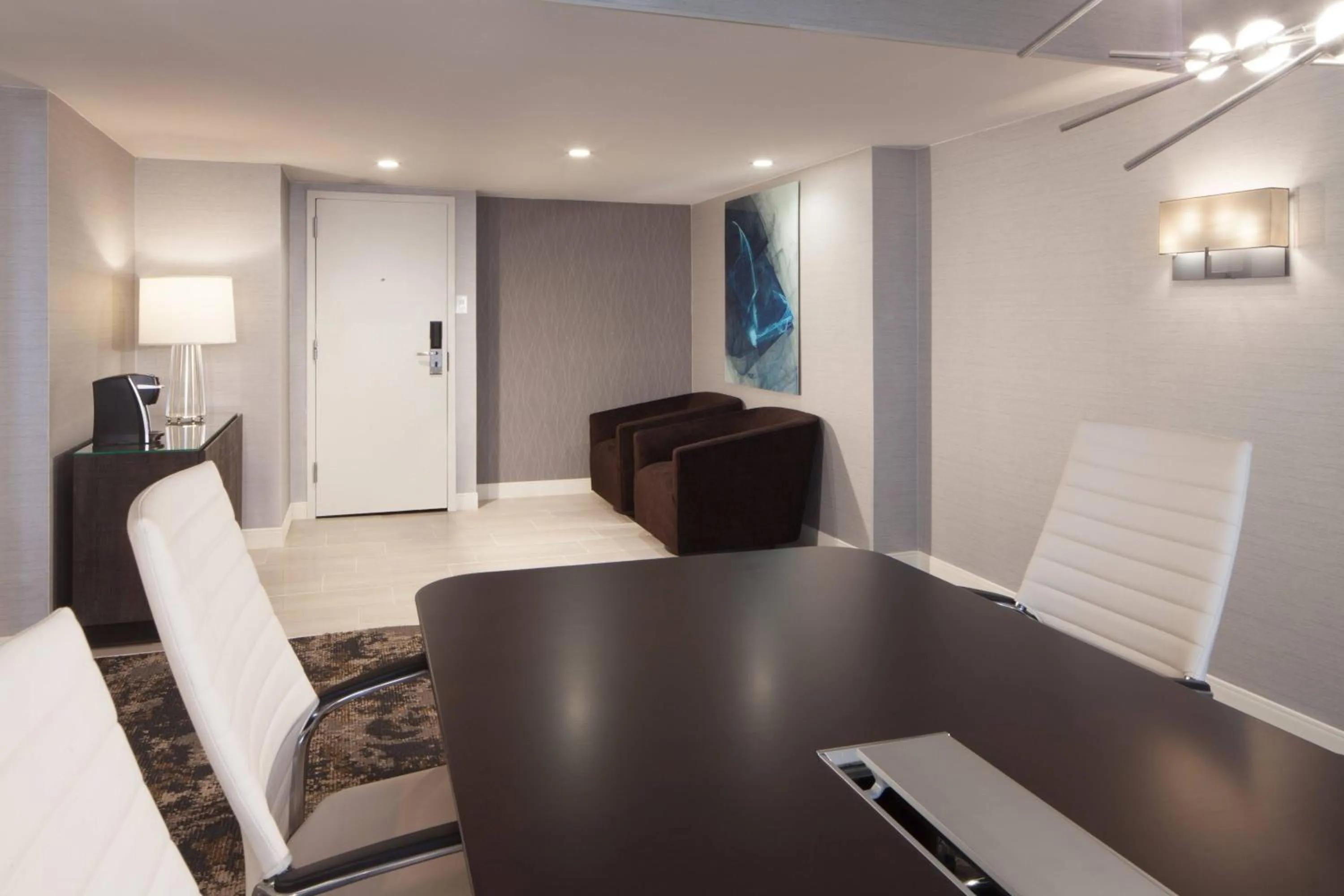 Photo of the whole room in Dallas/Fort Worth Airport Marriott