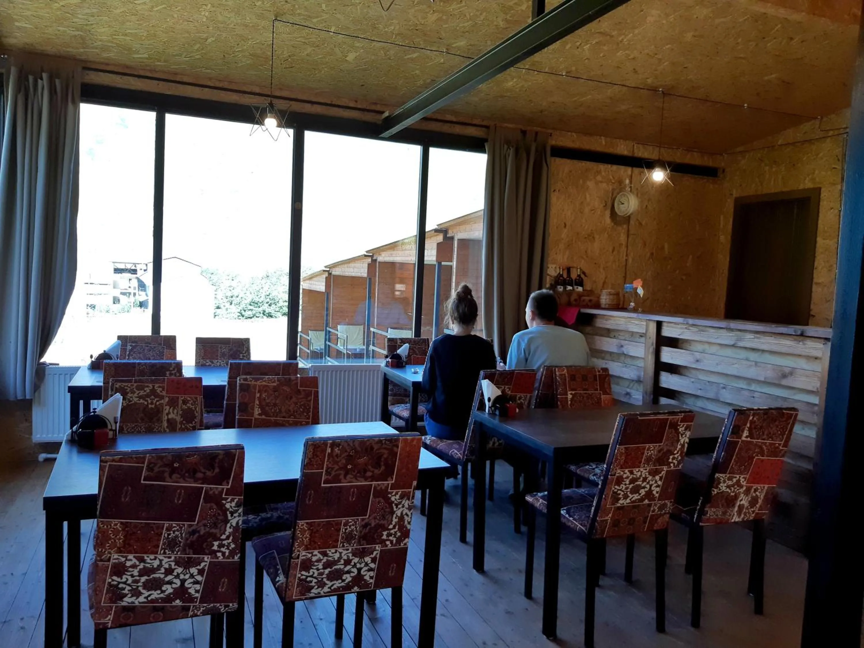 Communal lounge/ TV room in Kazbegi Cottages