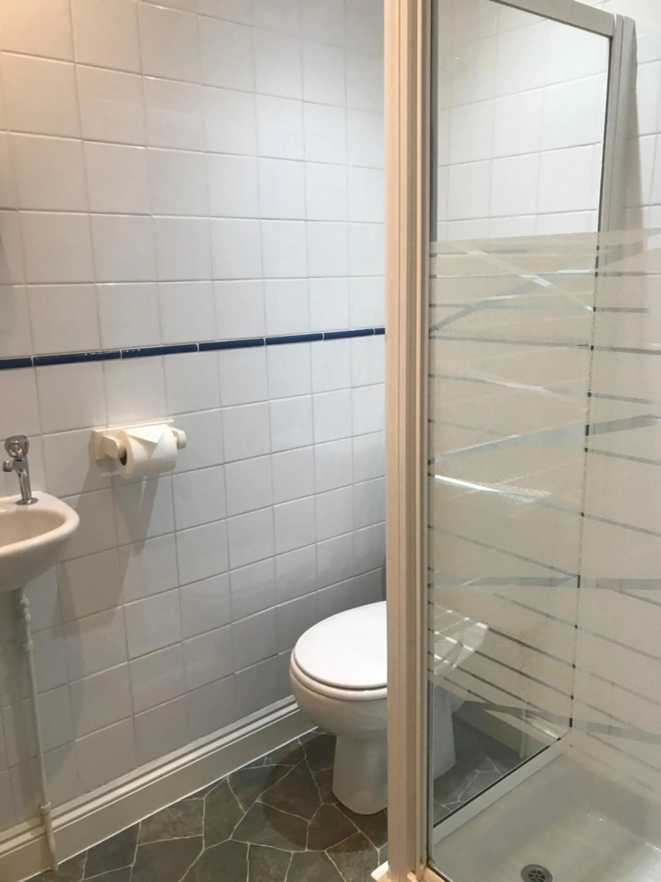 Bathroom in Brunton House Guest House