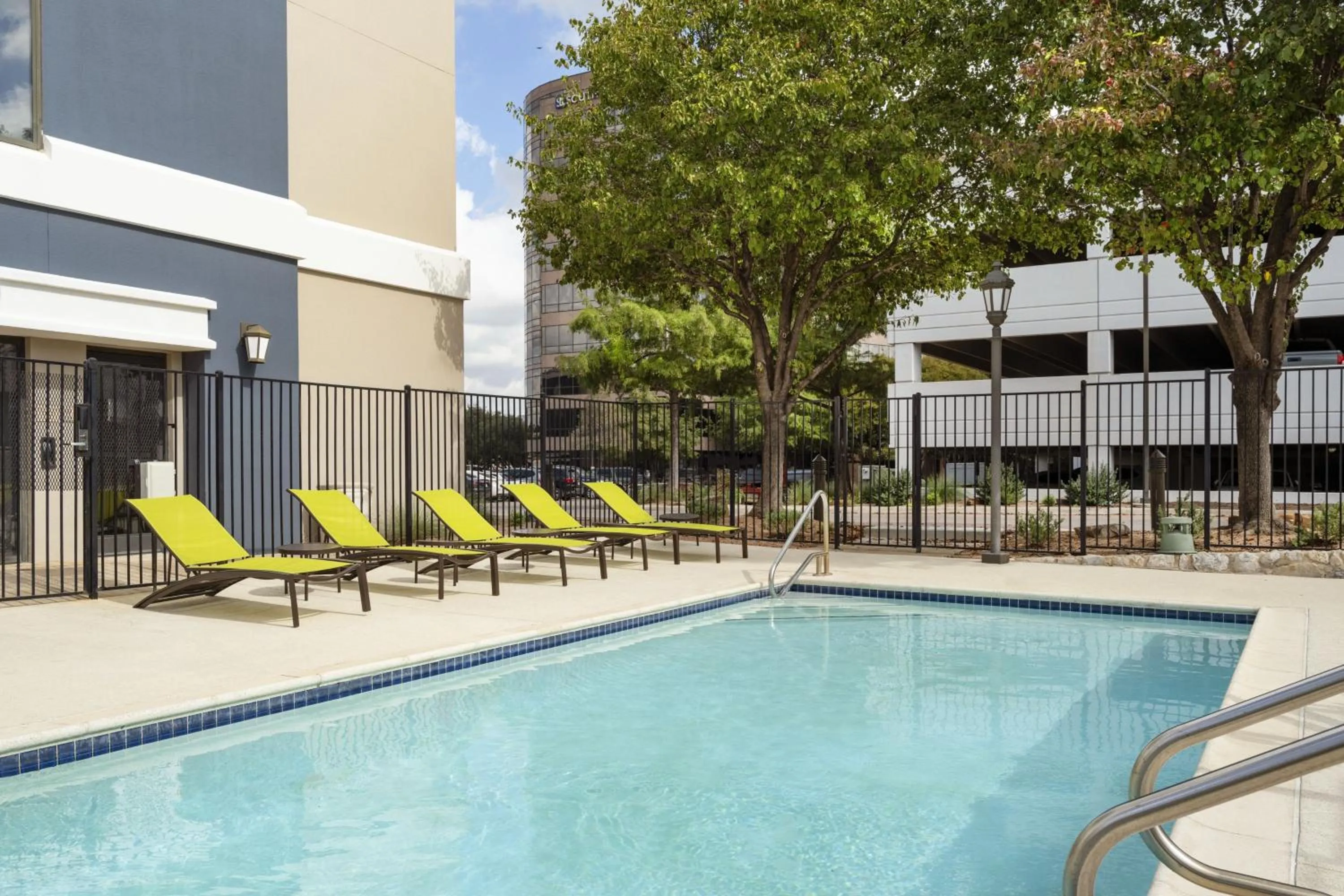 Swimming pool in SpringHill Suites Fort Worth University