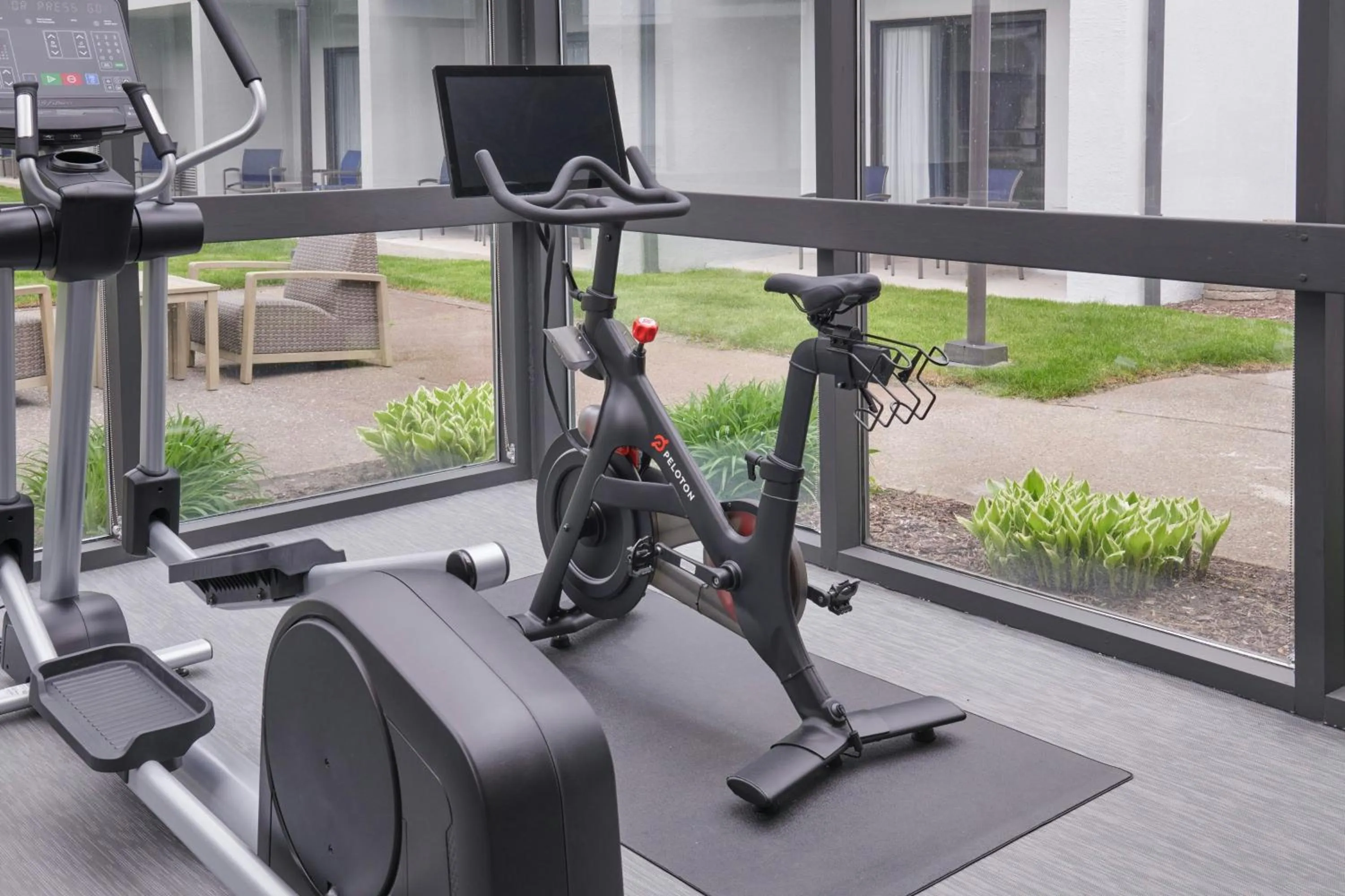 Fitness centre/facilities in Courtyard Detroit Metro Airport Romulus