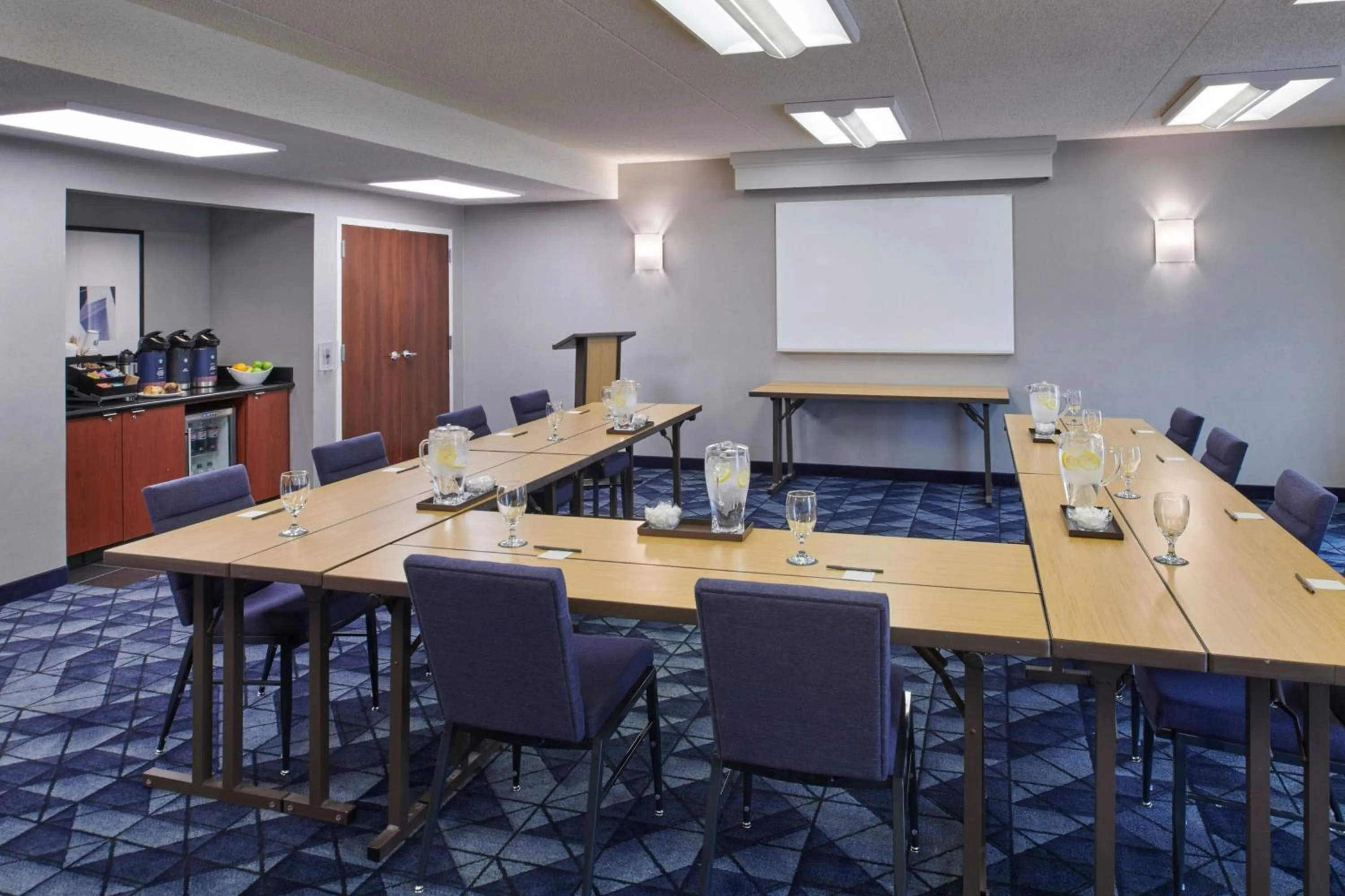 Meeting/conference room in Courtyard Detroit Metro Airport Romulus
