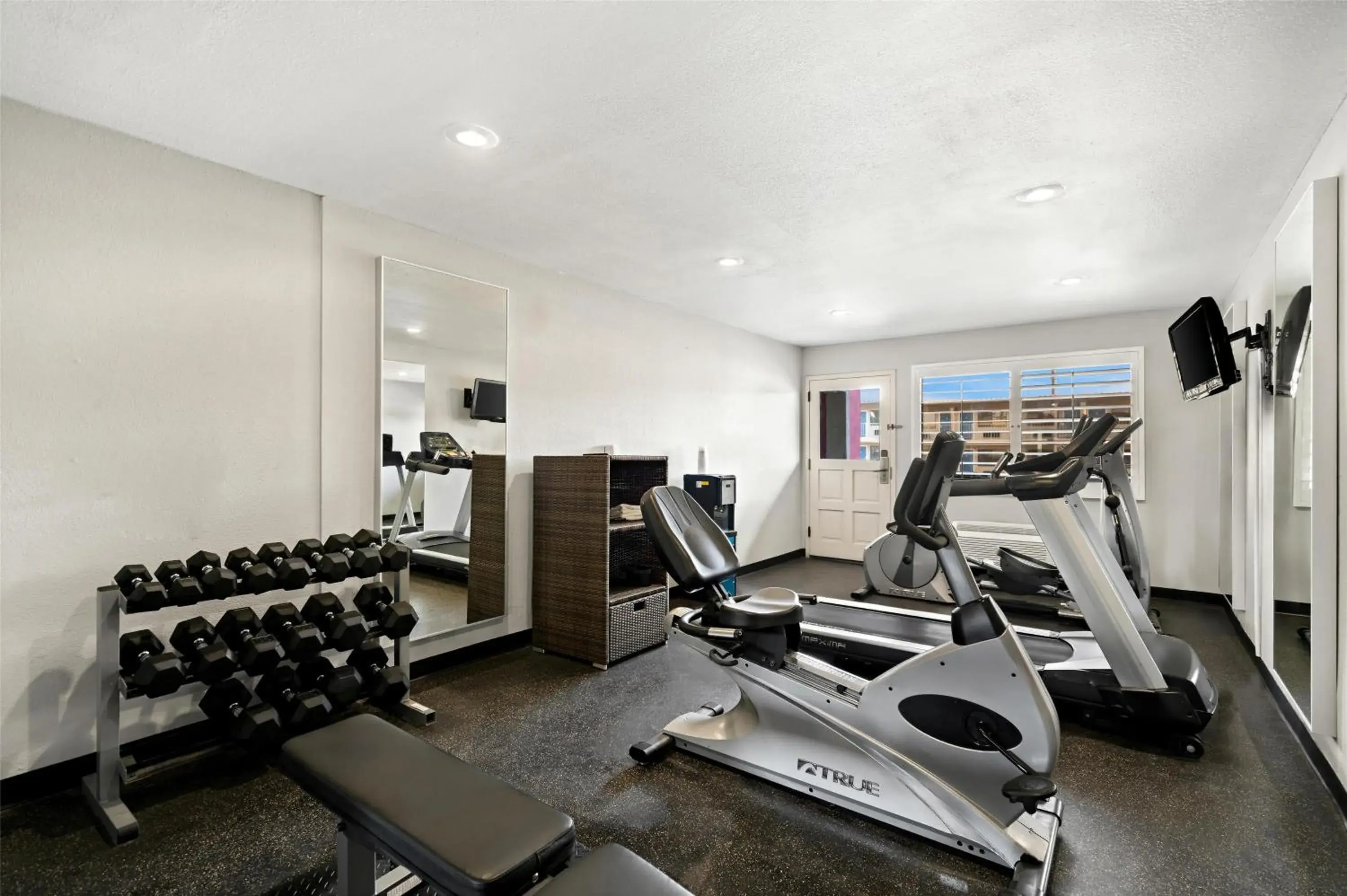 Fitness centre/facilities in Best Western Desert Villa Inn Fitness centre/facilities in Best Western Desert Villa Inn