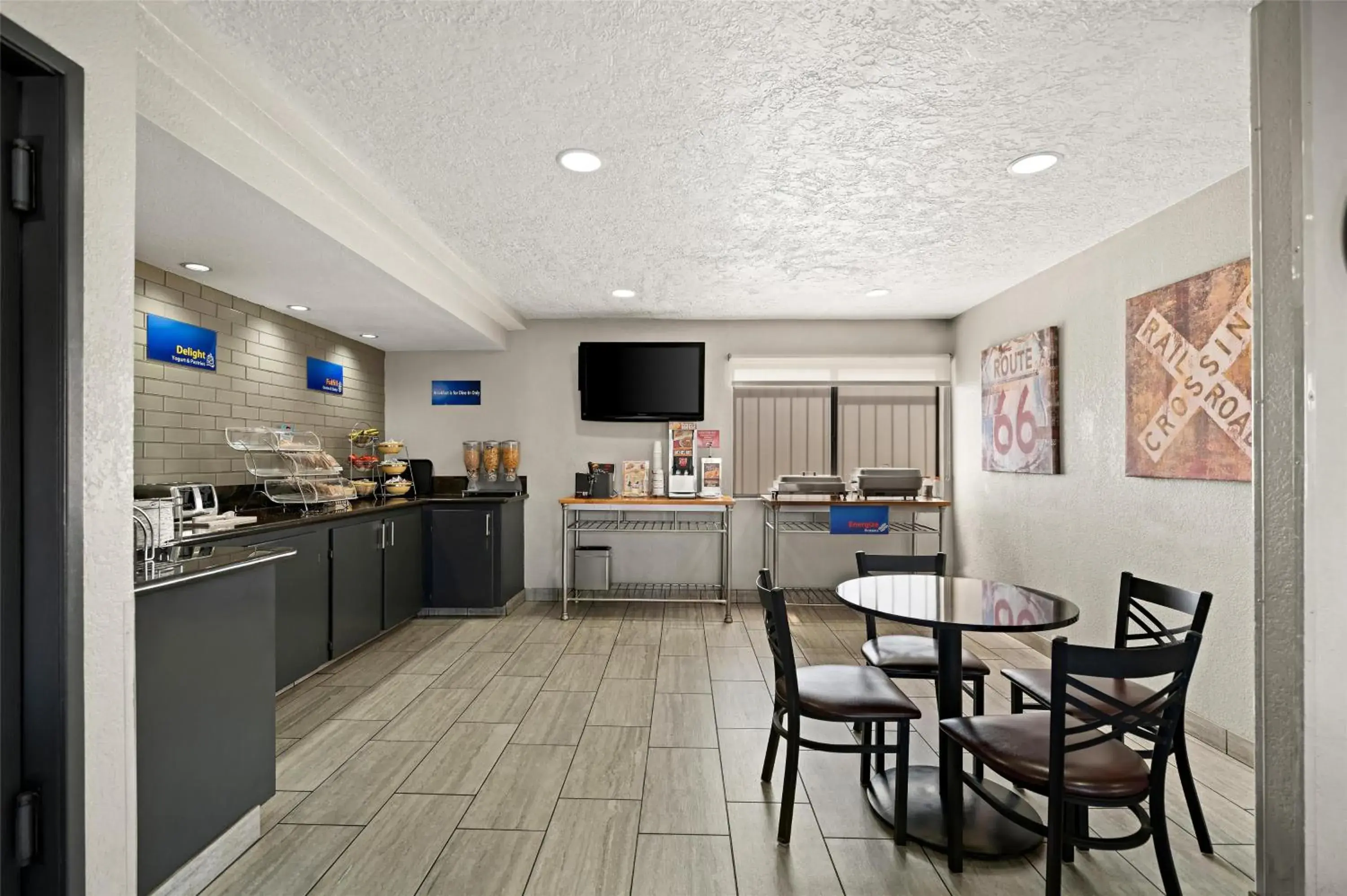 Breakfast in Best Western Desert Villa Inn Breakfast in Best Western Desert Villa Inn