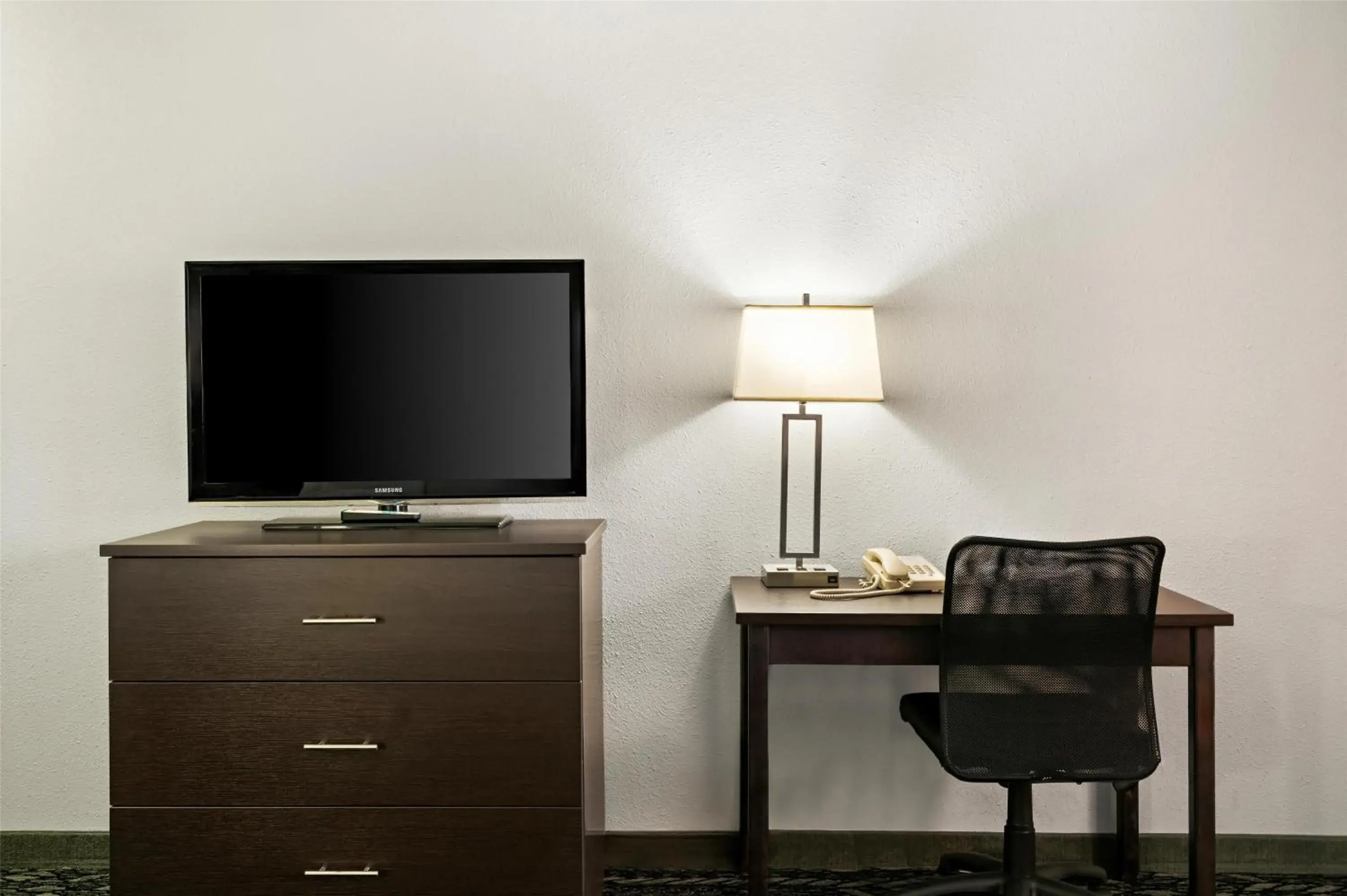 Bedroom in Best Western Desert Villa Inn Bedroom in Best Western Desert Villa Inn