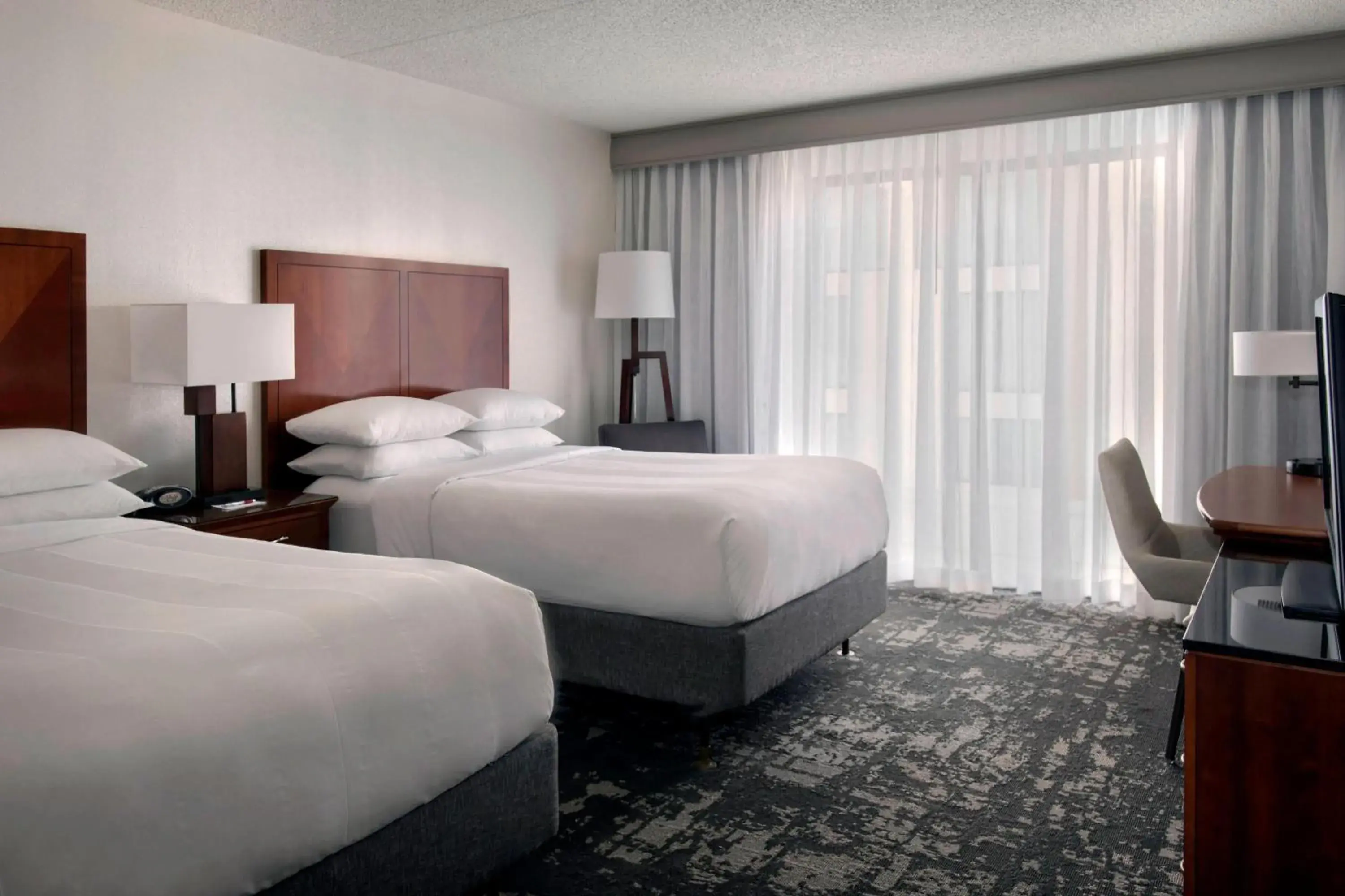 Traditional 2 Queen Room with Adapted Tub - Mobility and Hearing Accessible in Marriott Park Ridge Traditional 2 Queen Room with Adapted Tub - Mobility and Hearing Accessible in Marriott Park Ridge