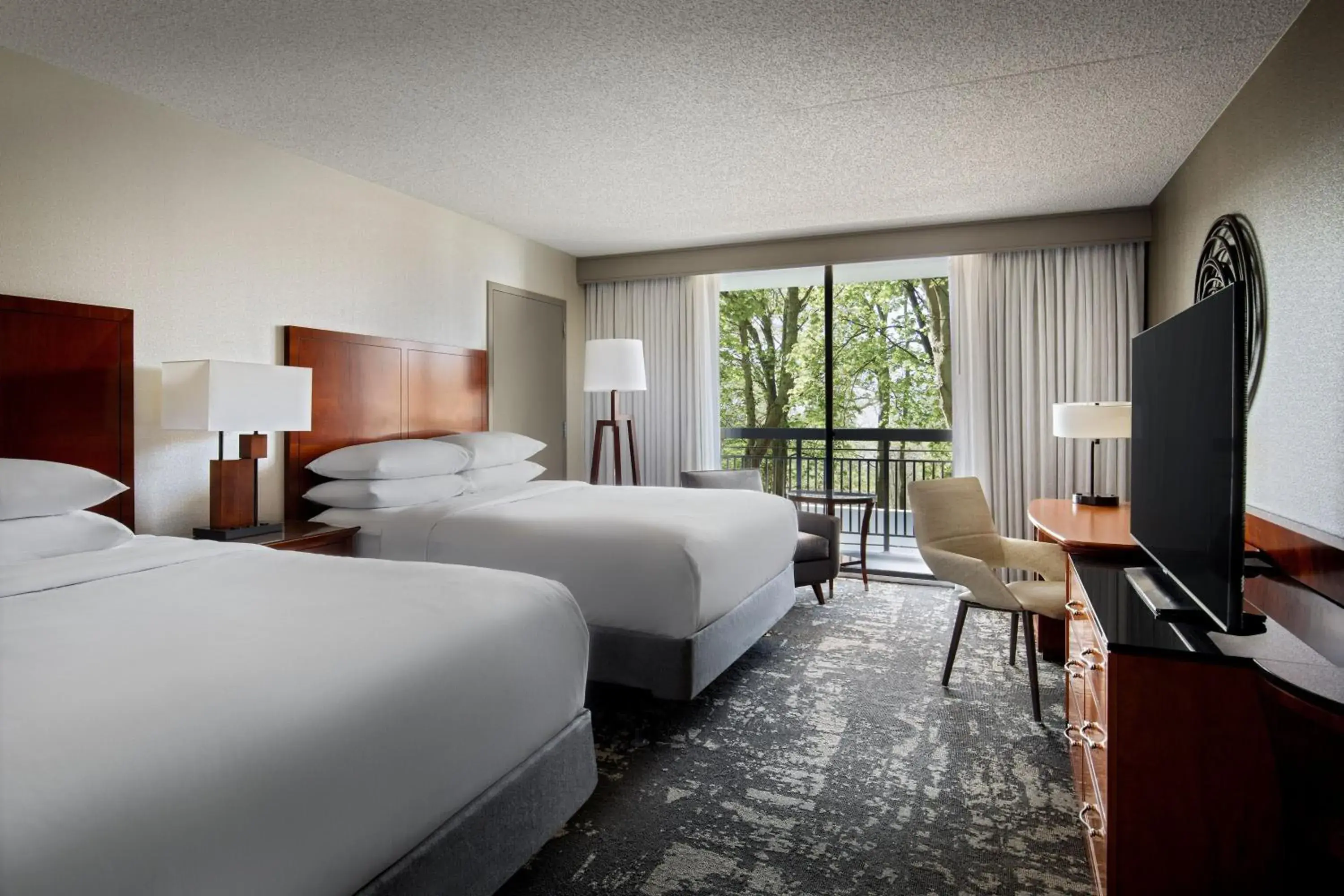 Traditional 2 Queen Room with balcony - Concierge Lounge Access in Marriott Park Ridge Traditional 2 Queen Room with balcony - Concierge Lounge Access in Marriott Park Ridge