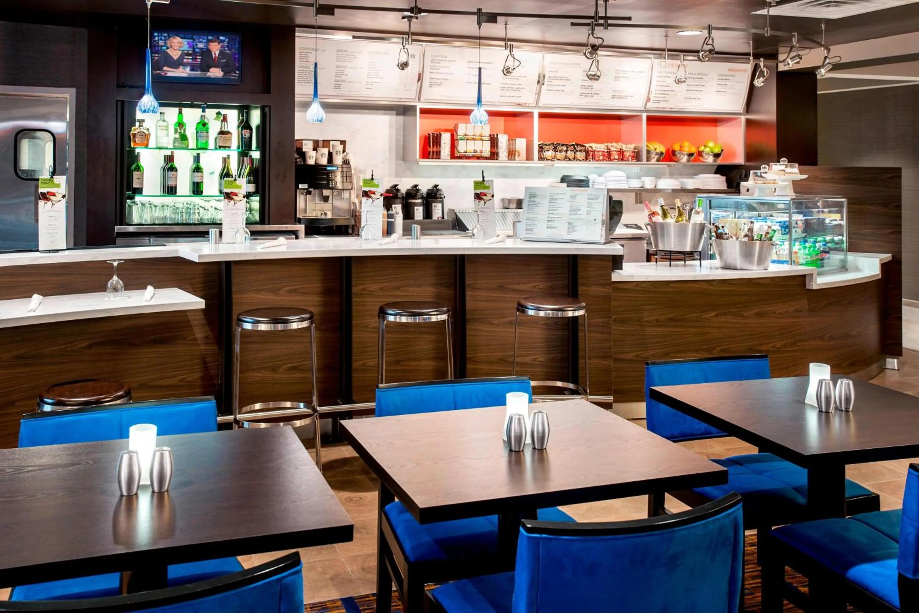 Restaurant/places to eat in Courtyard Parsippany