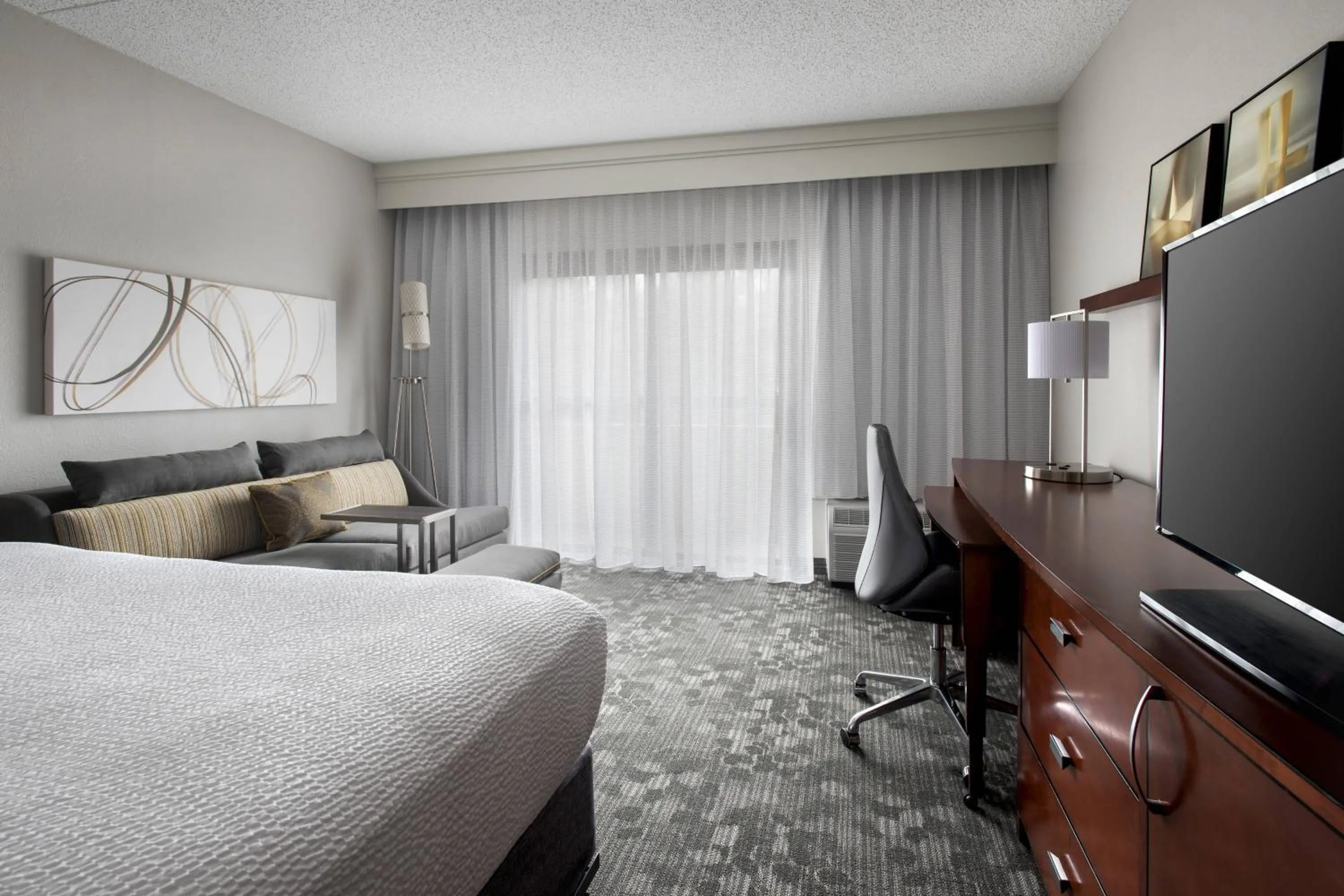 Photo of the whole room, Bed in Courtyard by Marriott Lincroft Red Bank