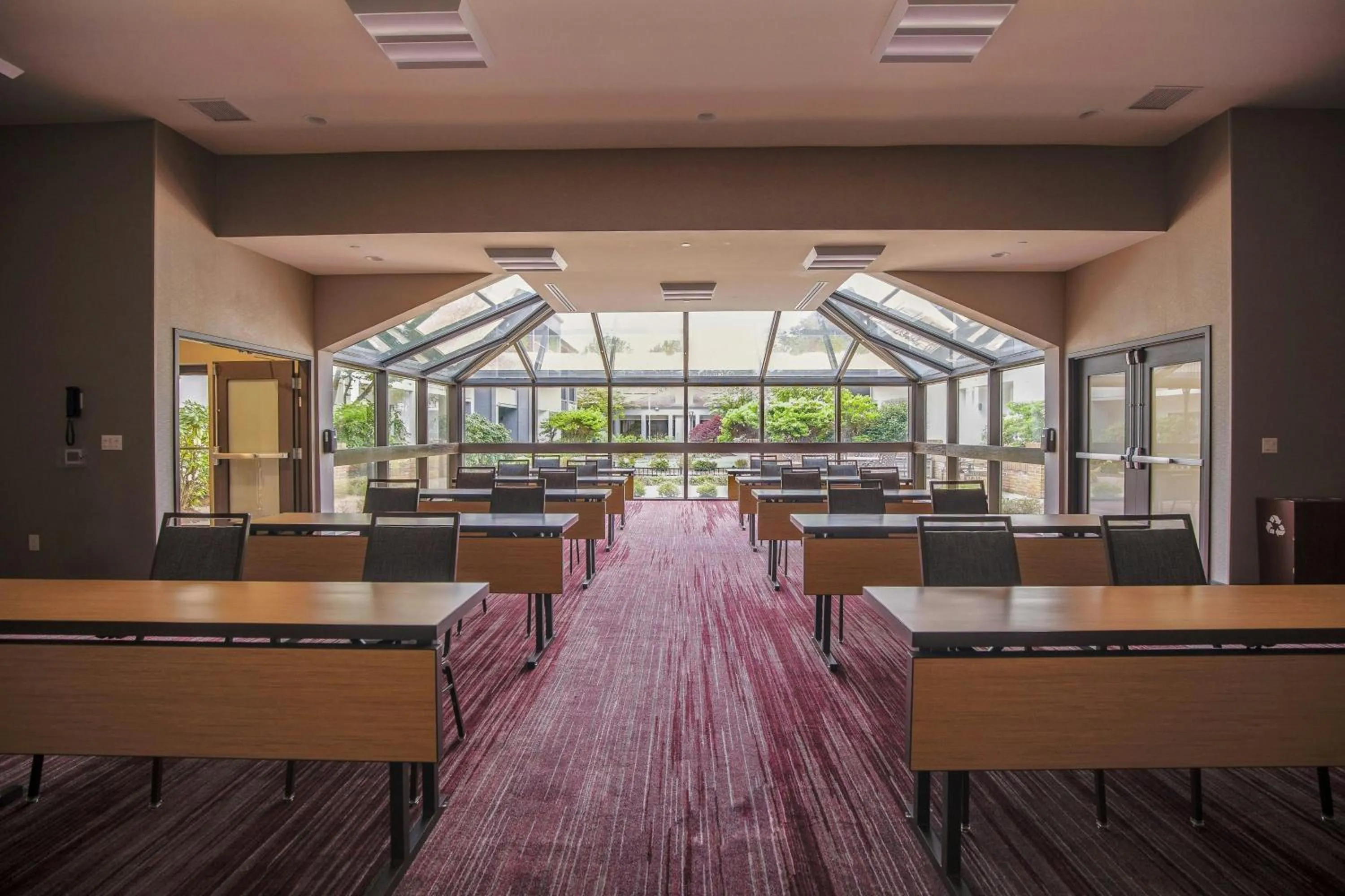 Meeting/conference room in Courtyard by Marriott Lincroft Red Bank