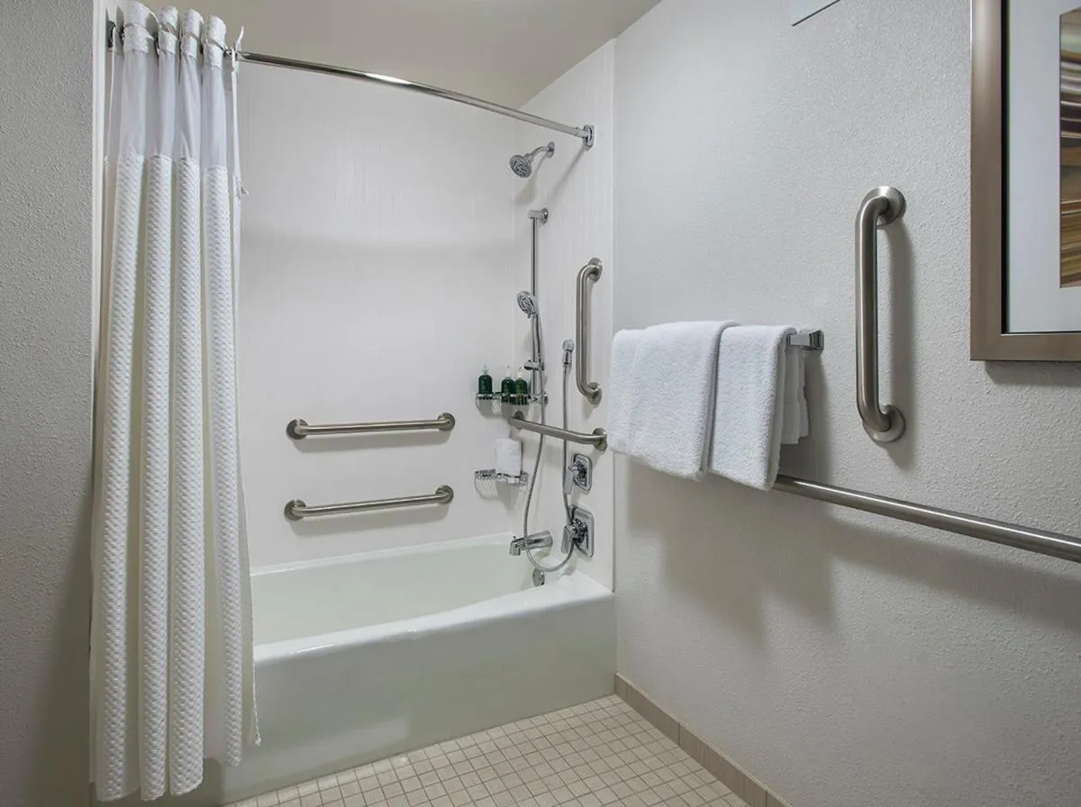 Courtyard by Marriott Lincroft Red Bank