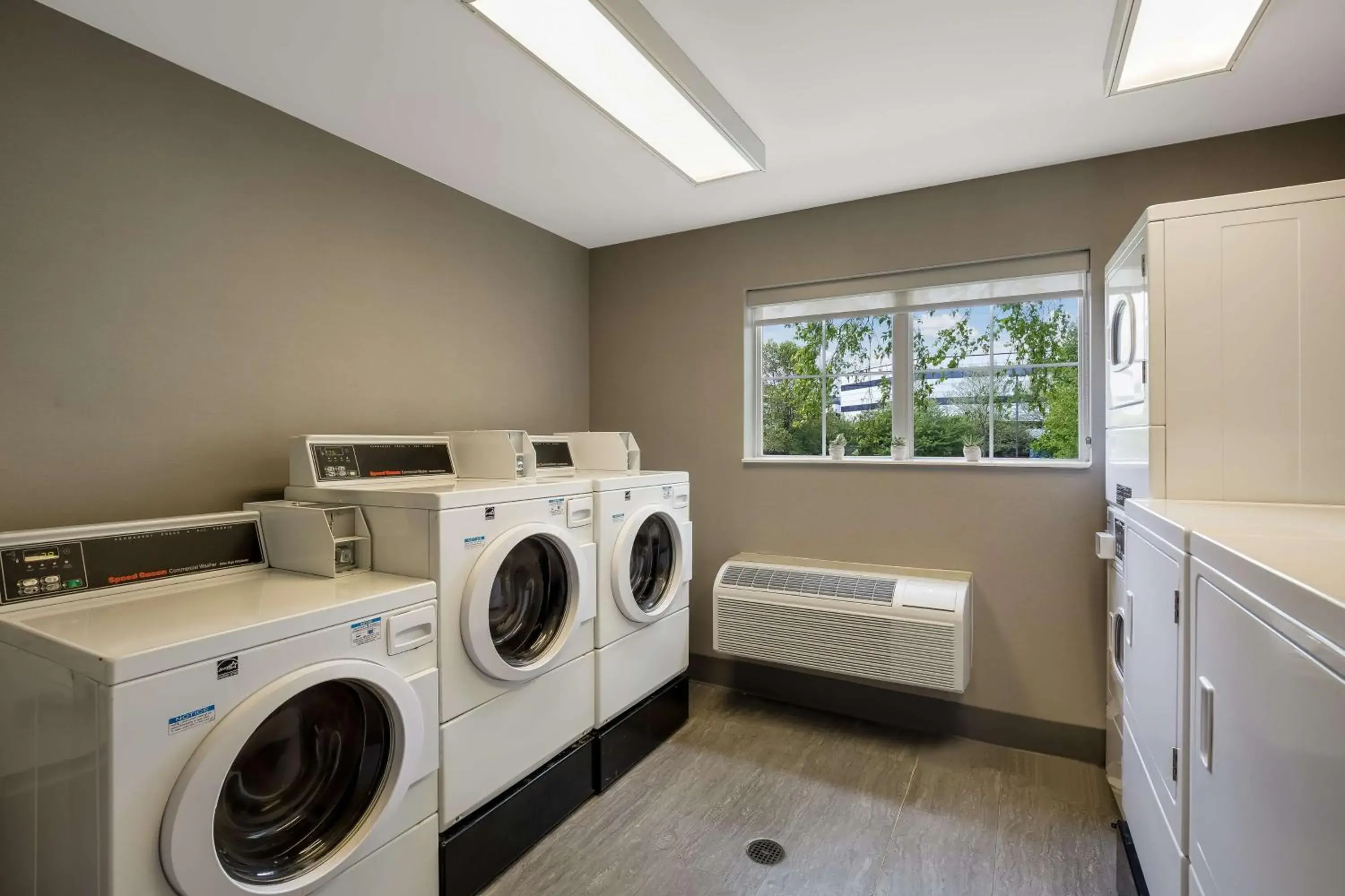 Property building in Sonesta ES Suites Parsippany Morris Plains Property building in Sonesta ES Suites Parsippany Morris Plains