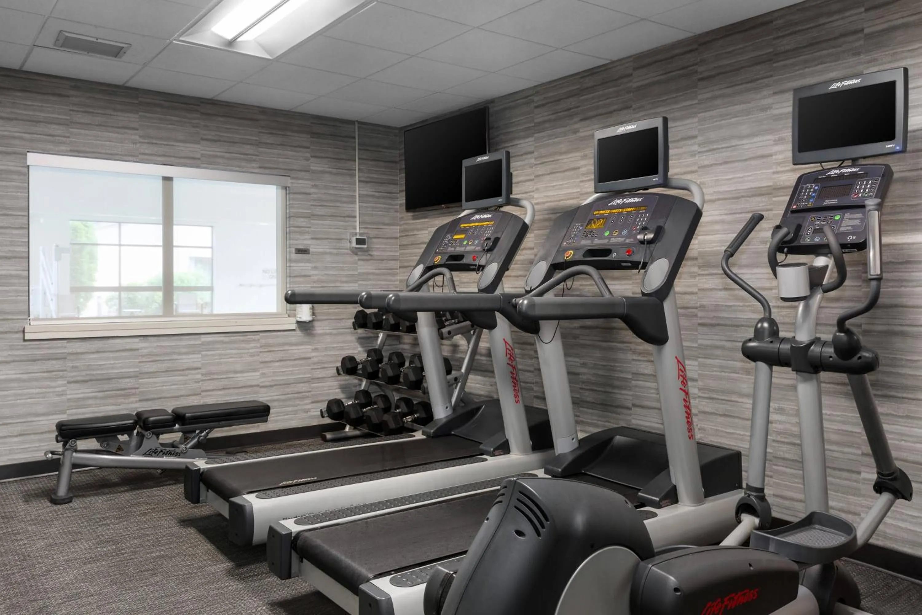 Fitness centre/facilities in Courtyard by Marriott Fishkill
