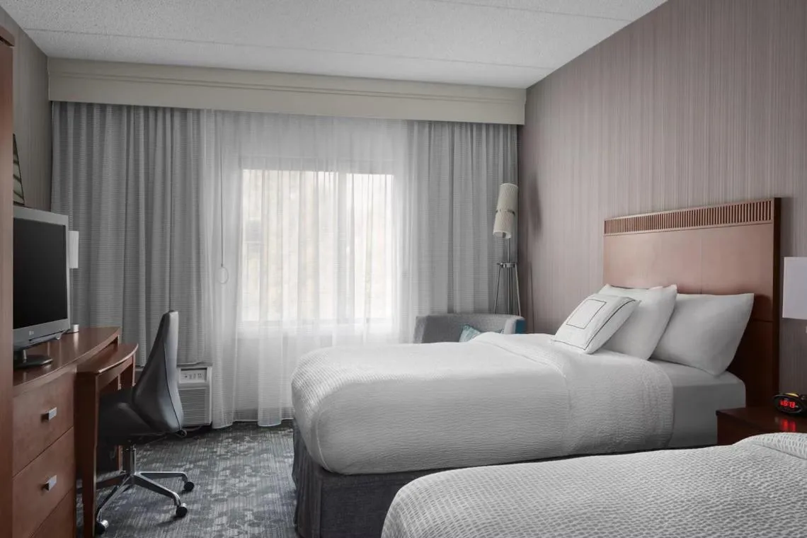 Bed in Courtyard by Marriott Fishkill