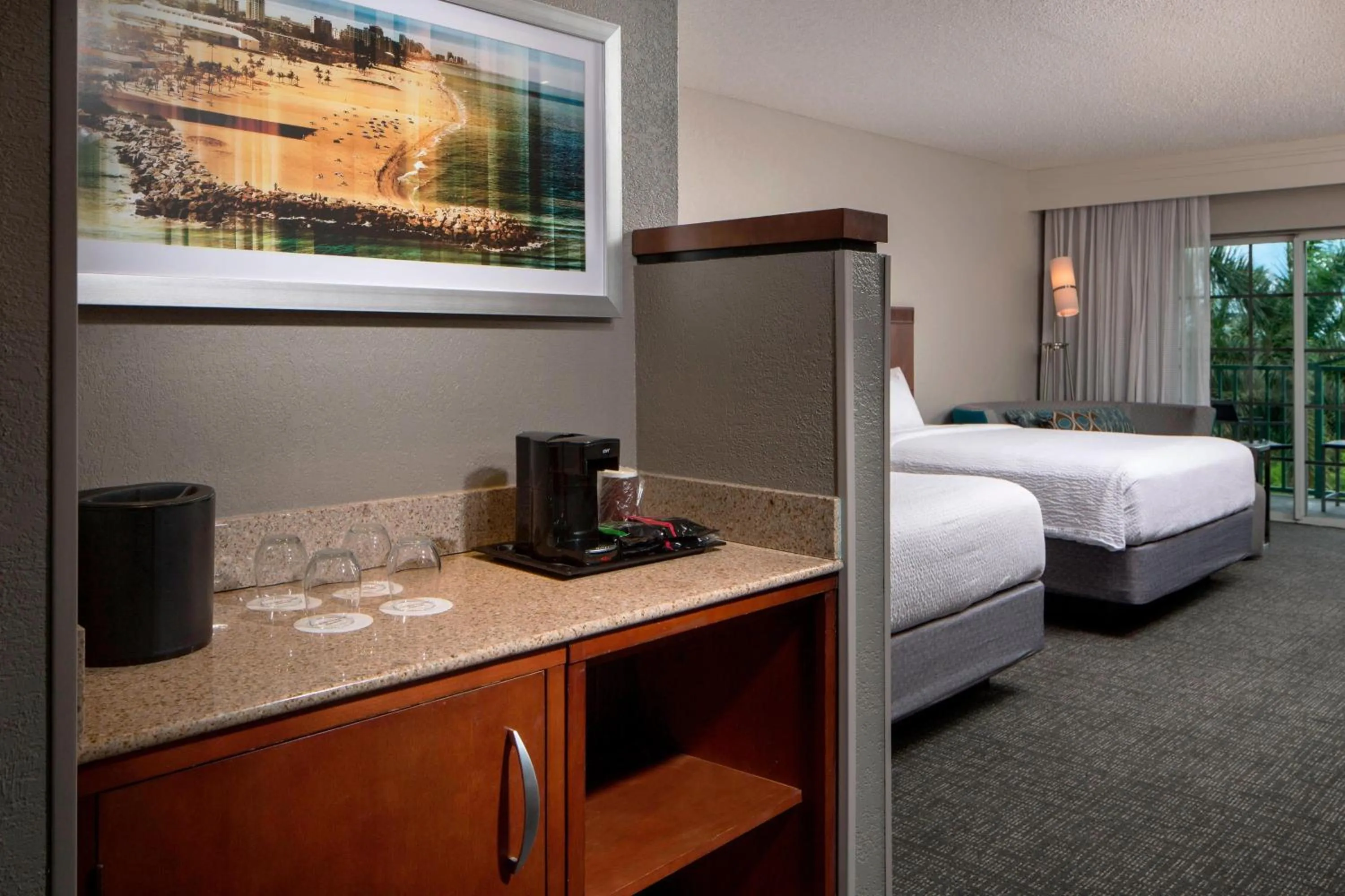Photo of the whole room, Bed in Courtyard by Marriott Fort Lauderdale Airport & Cruise Port