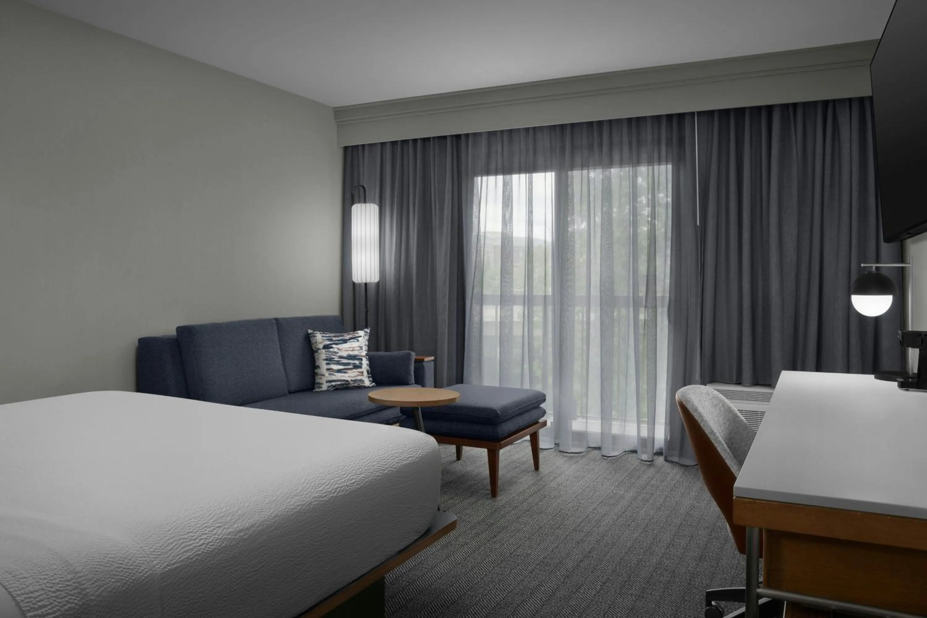 Photo of the whole room, Bed in Courtyard by Marriott Spokane Downtown at the Convention Center
