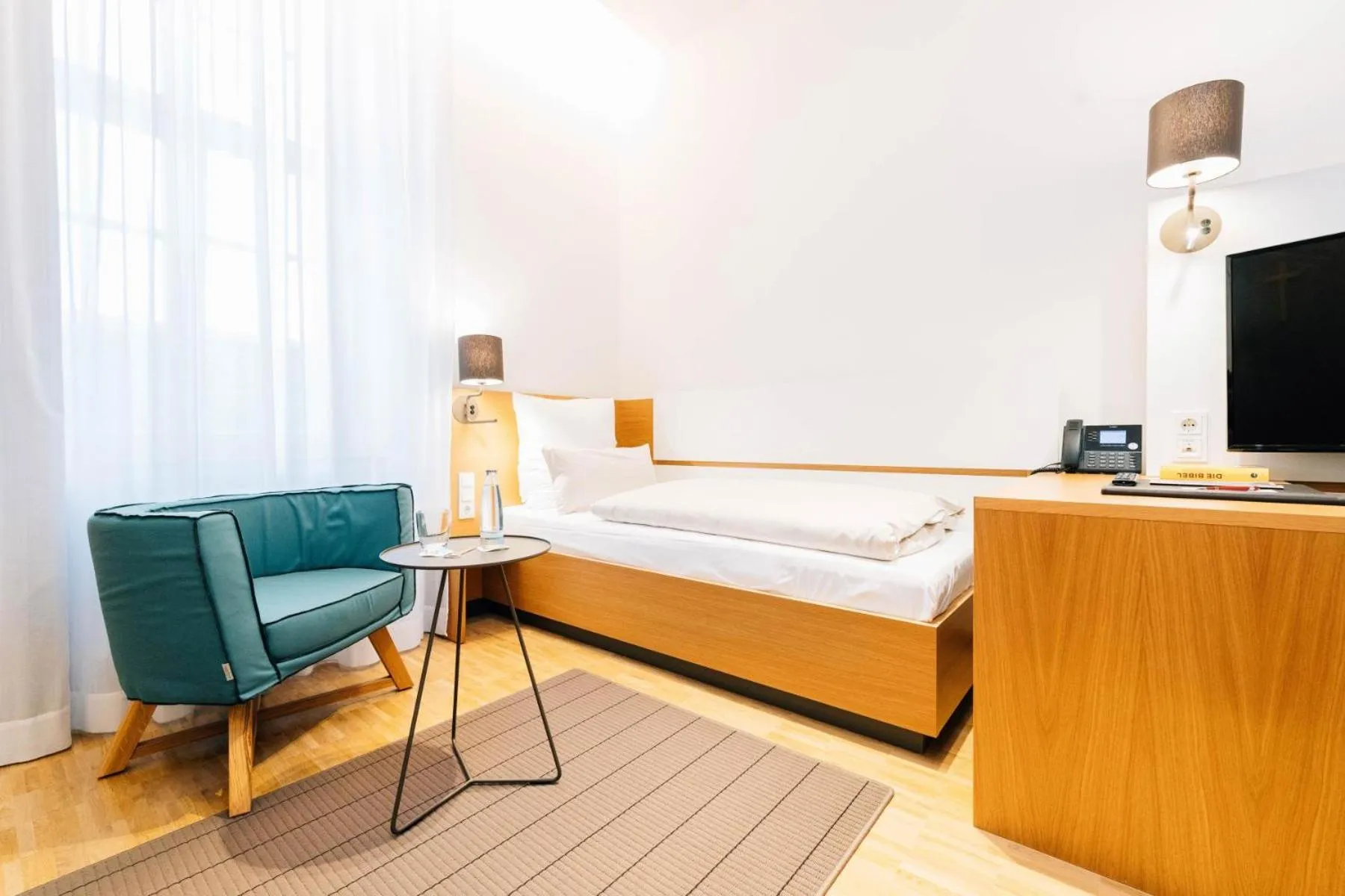 Bedroom, Bed in Bildungs- und Tagungshaus Liborianum