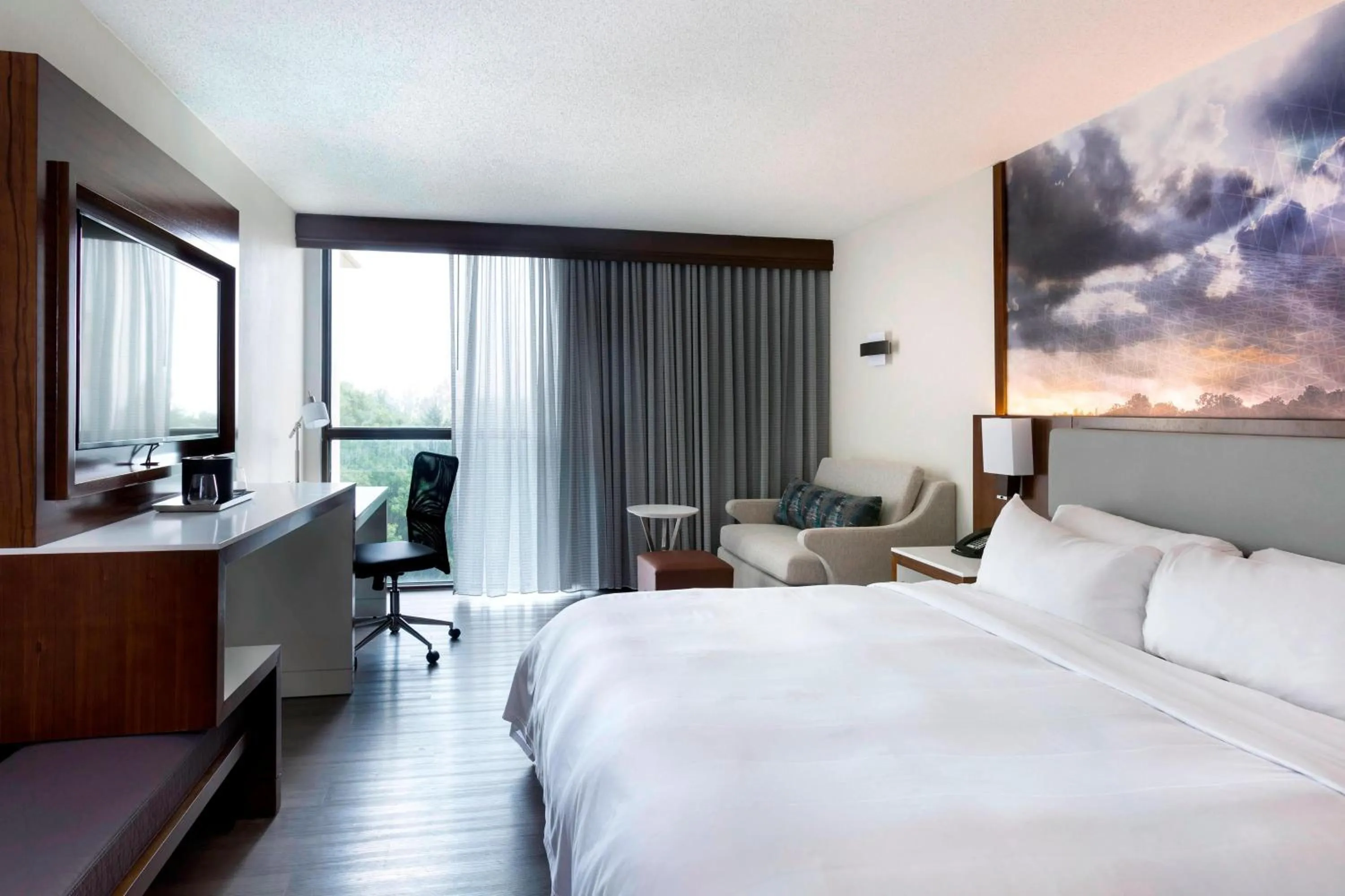 Bedroom, Bed in Greensboro-High Point Marriott Airport