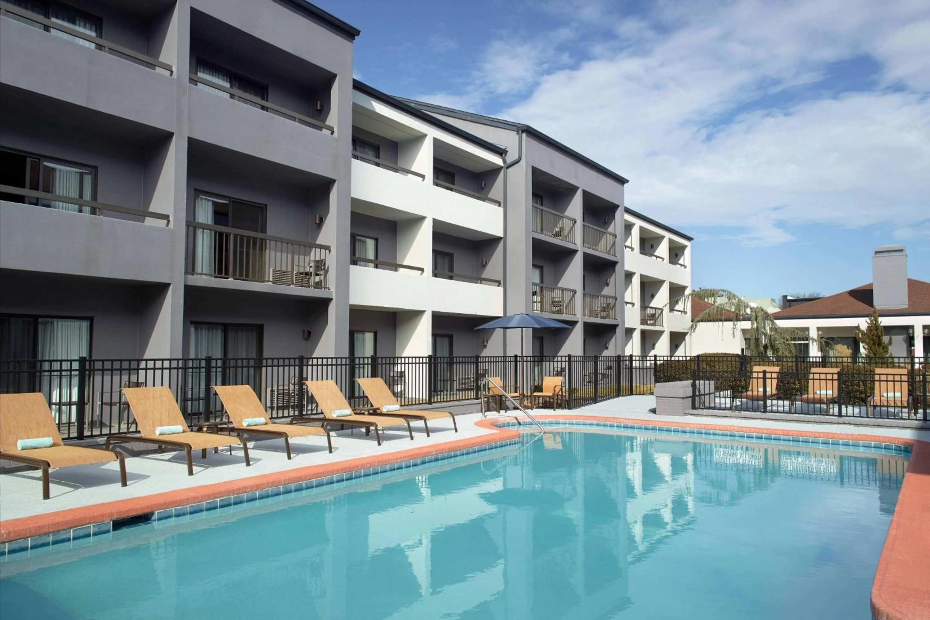 Swimming pool in Courtyard Greenville Haywood Mall