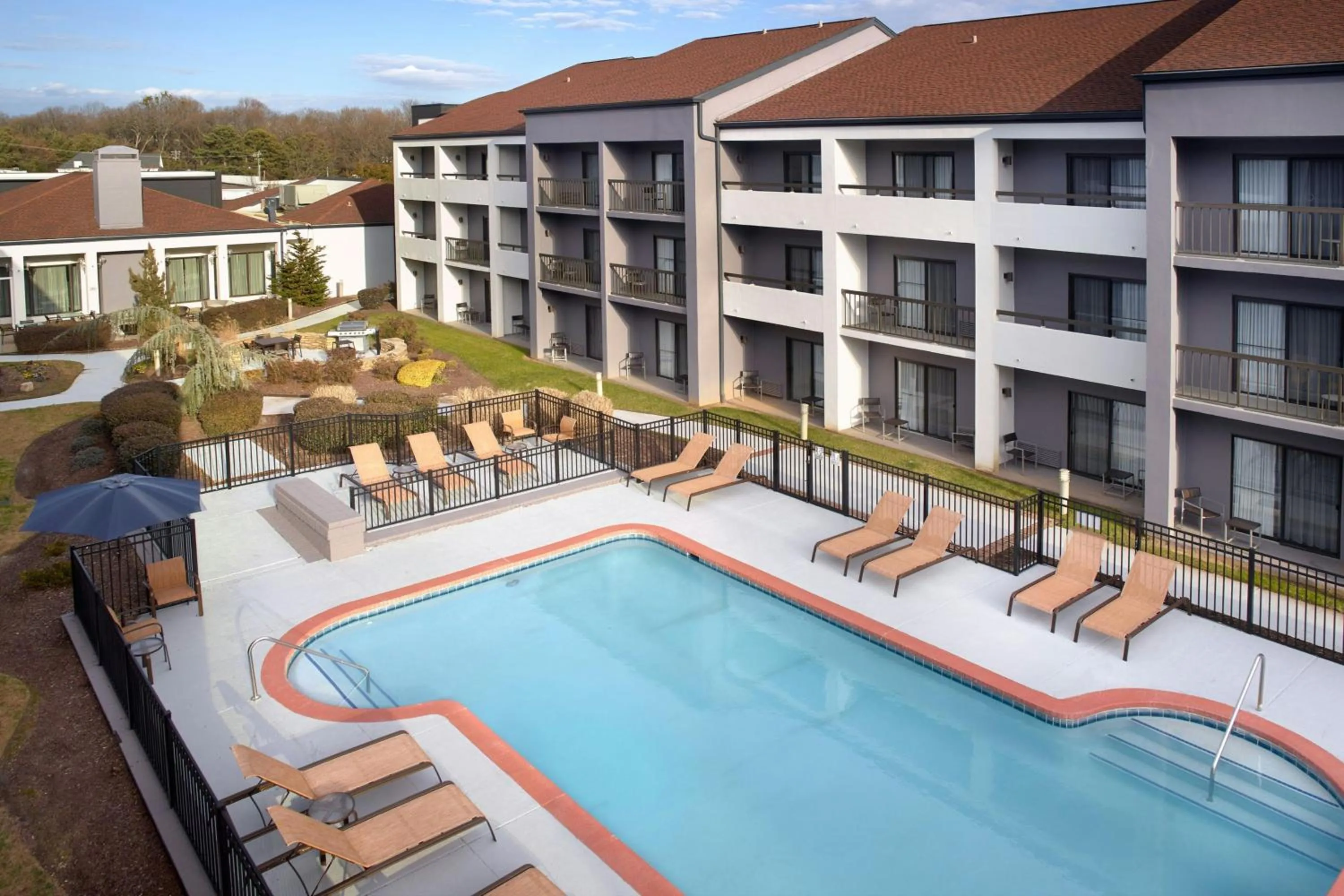 Swimming pool in Courtyard Greenville Haywood Mall