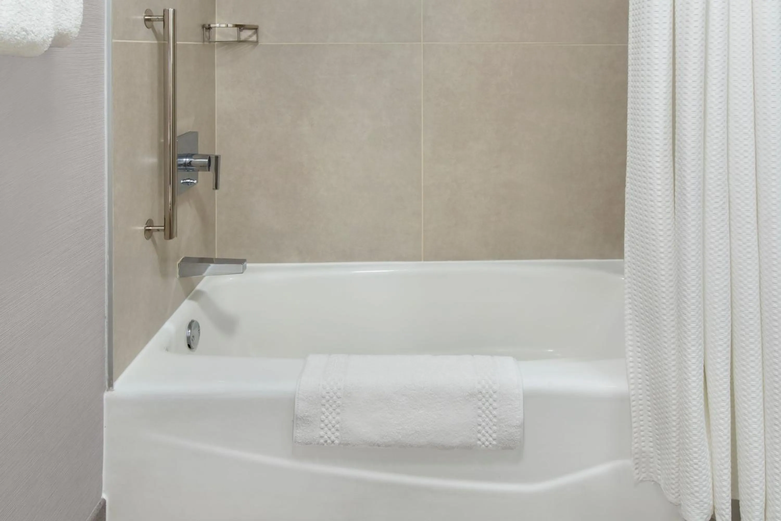 Bathroom in Courtyard by Marriott Tarrytown Westchester County