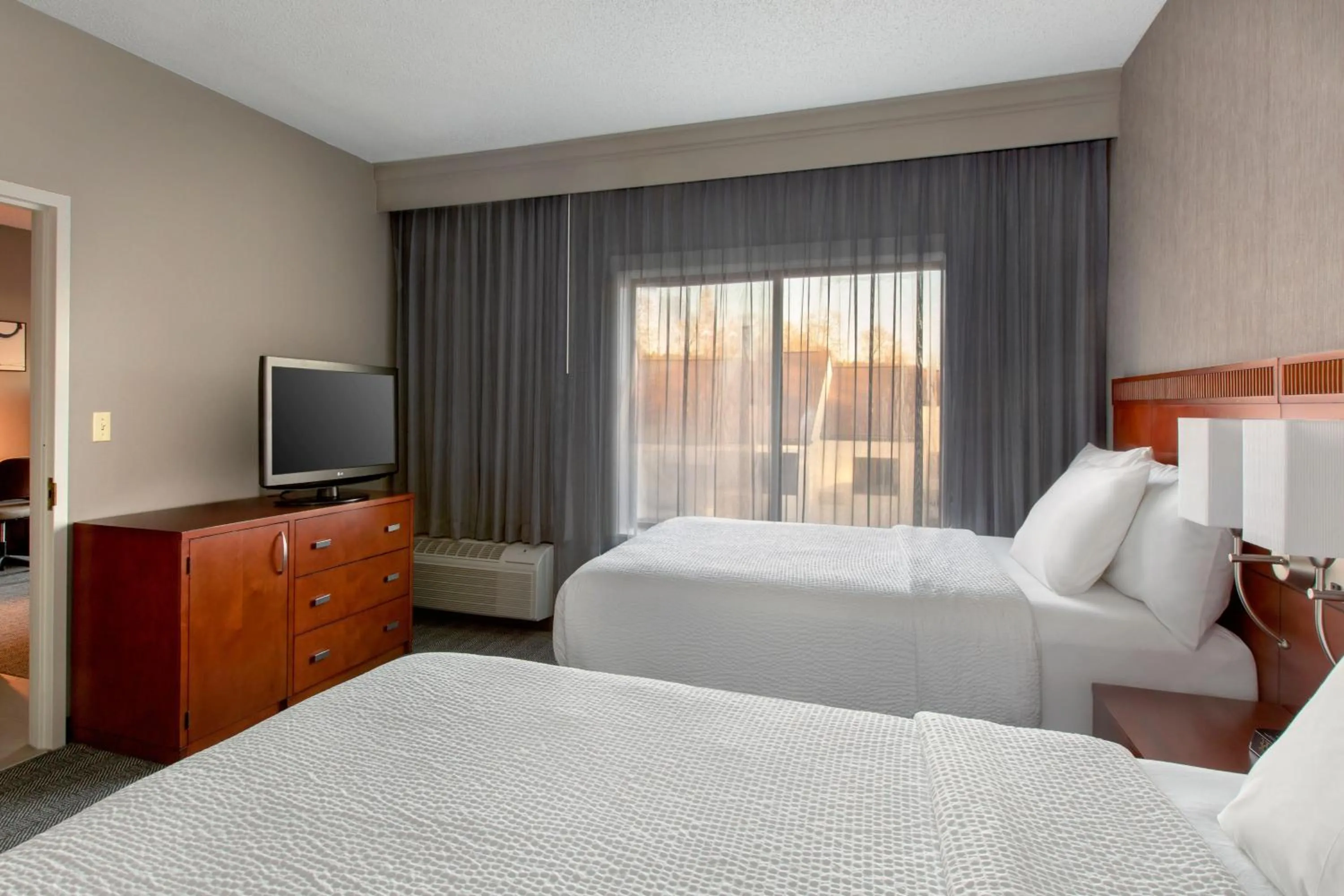 Bedroom, Bed in Courtyard by Marriott Tarrytown Westchester County