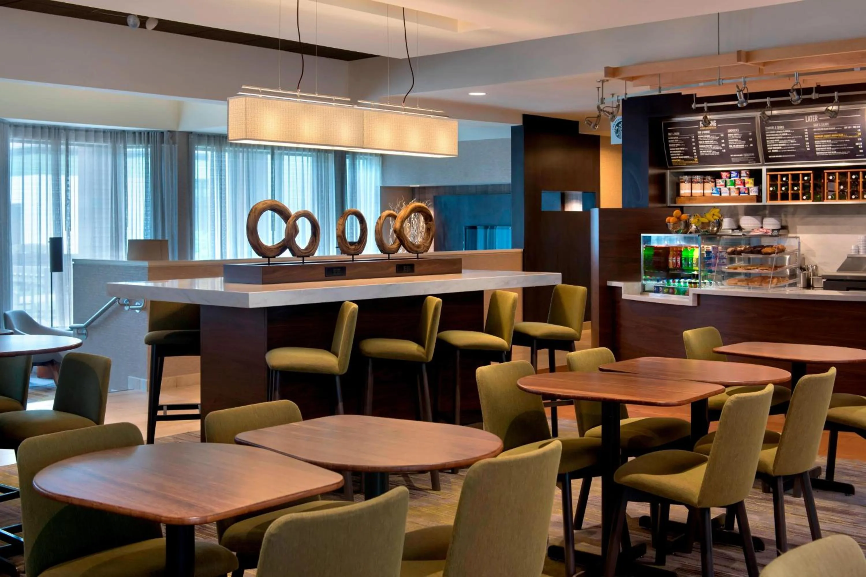 Restaurant/places to eat in Courtyard by Marriott Norwalk