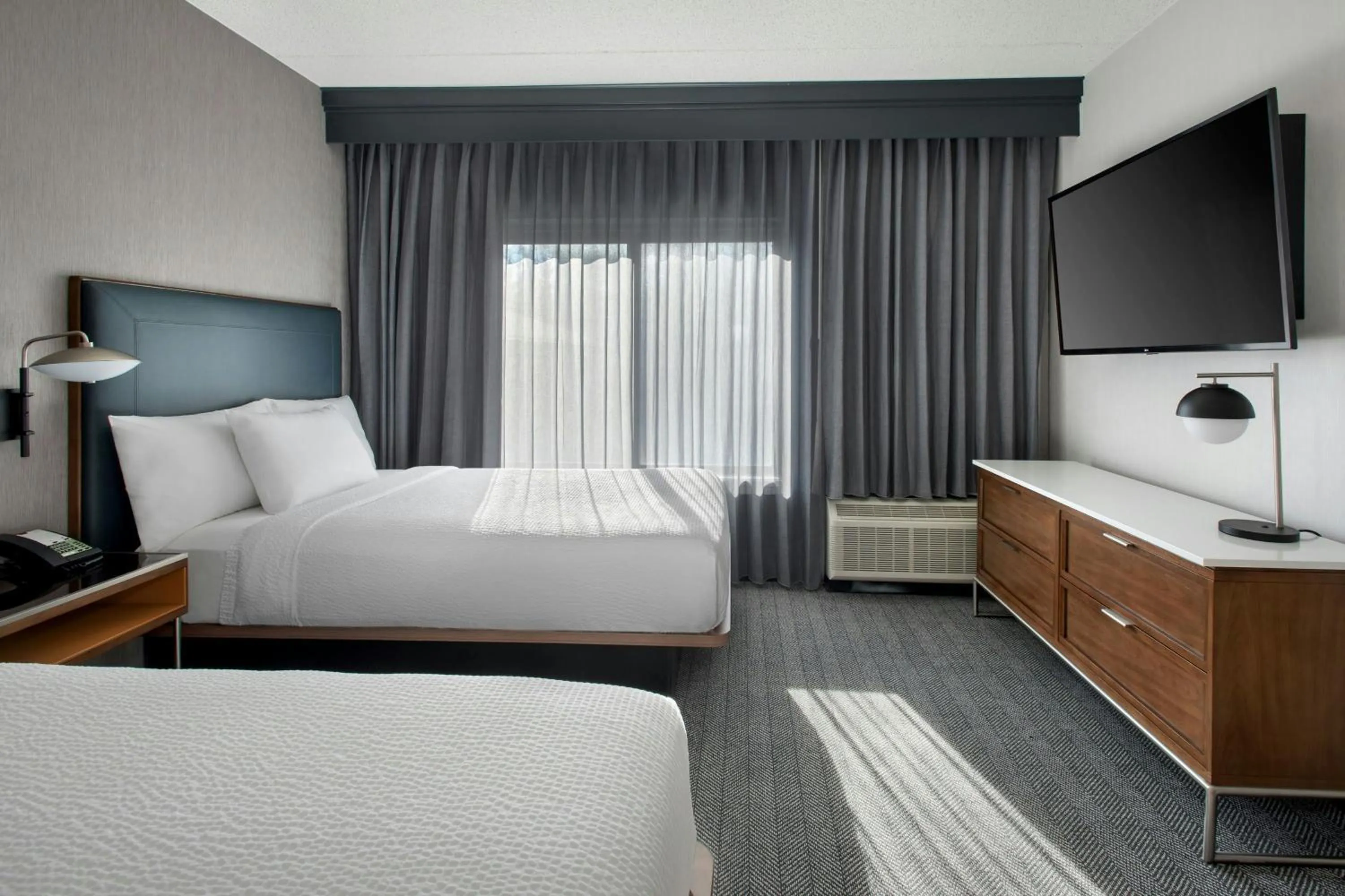 Photo of the whole room, Bed in Courtyard by Marriott Rye