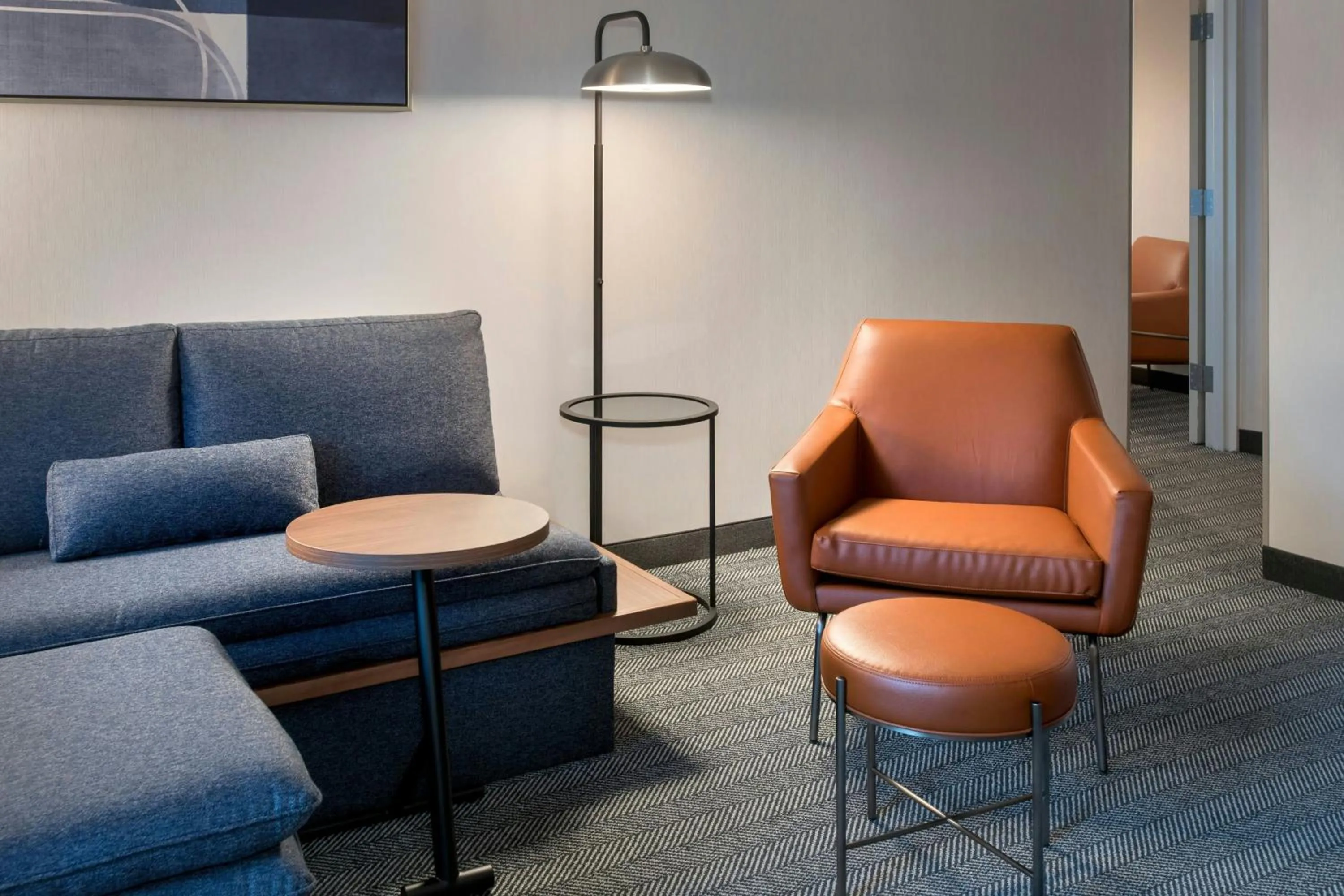 Living room in Courtyard by Marriott Rye