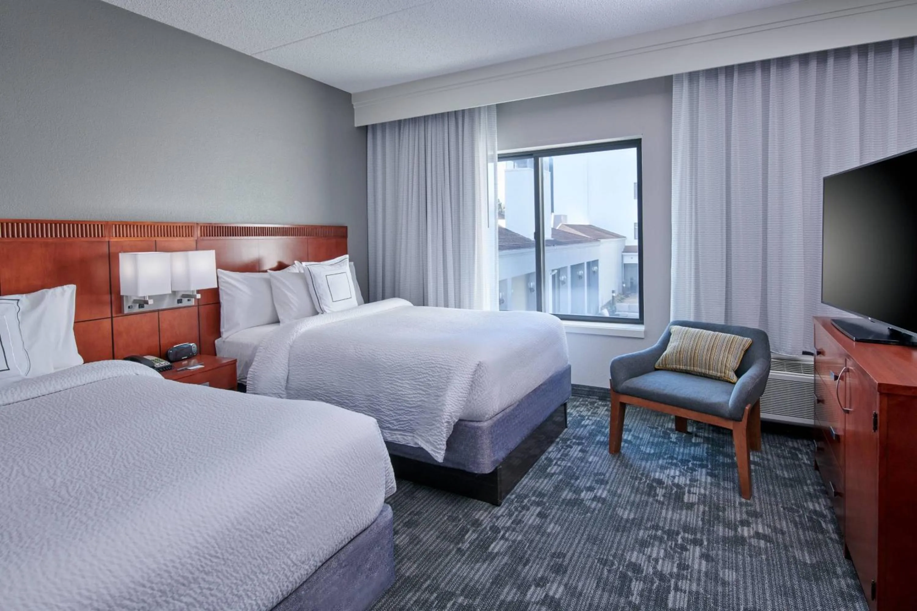 Bedroom, Bed in Courtyard by Marriott Indianapolis Castleton
