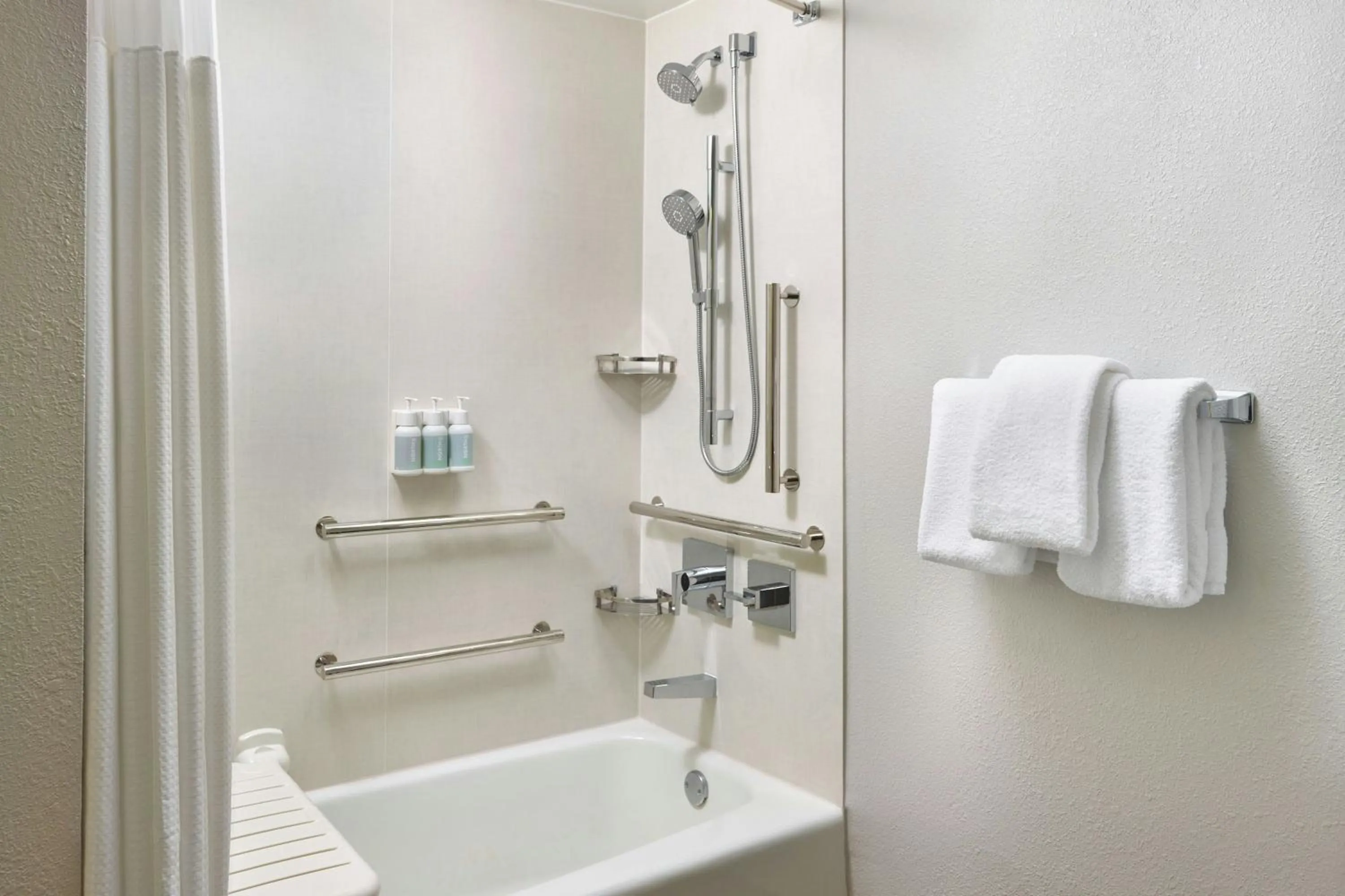 Bathroom in Courtyard by Marriott Indianapolis Castleton