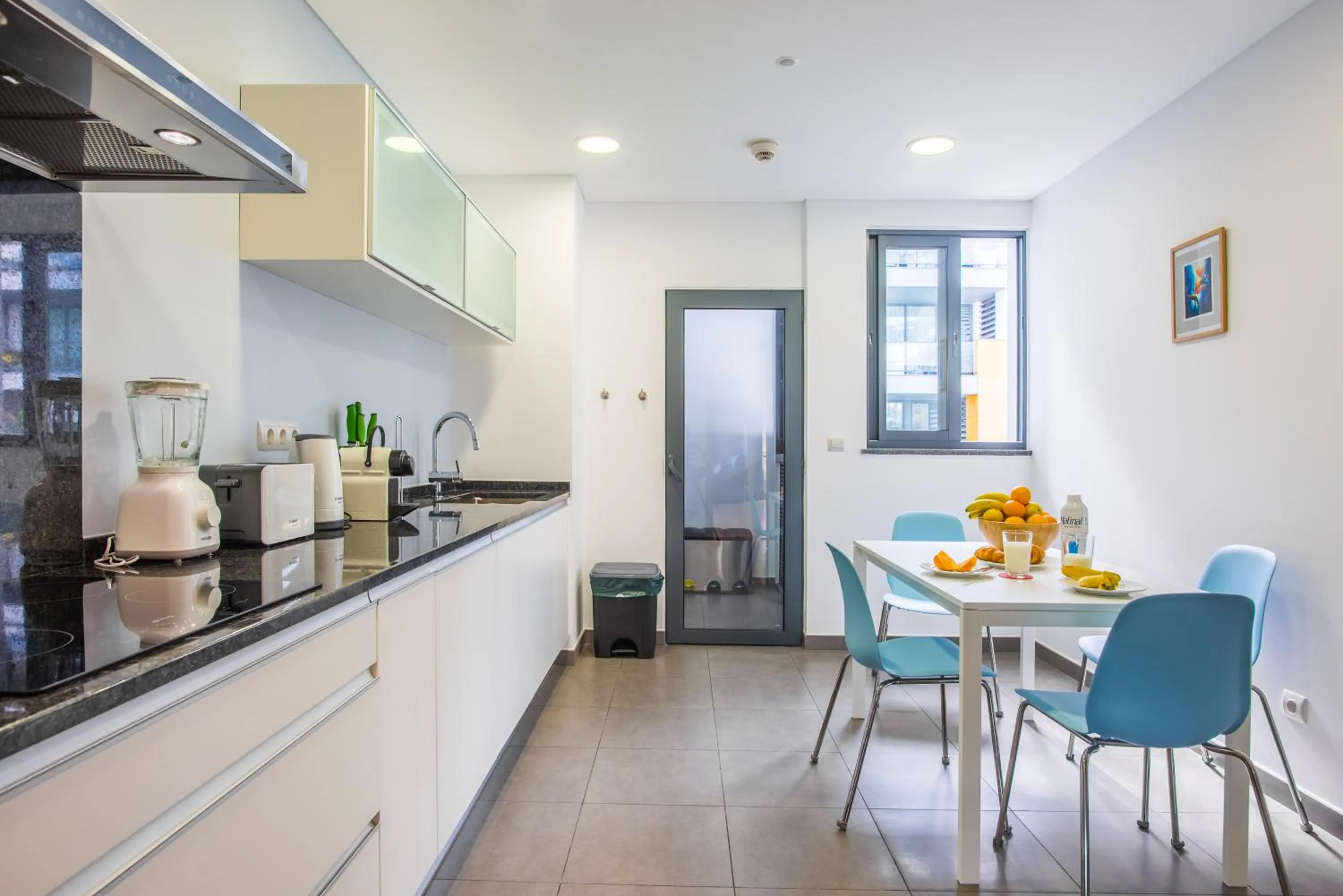 Kitchen or kitchenette in The Bay View - by LovelyStay