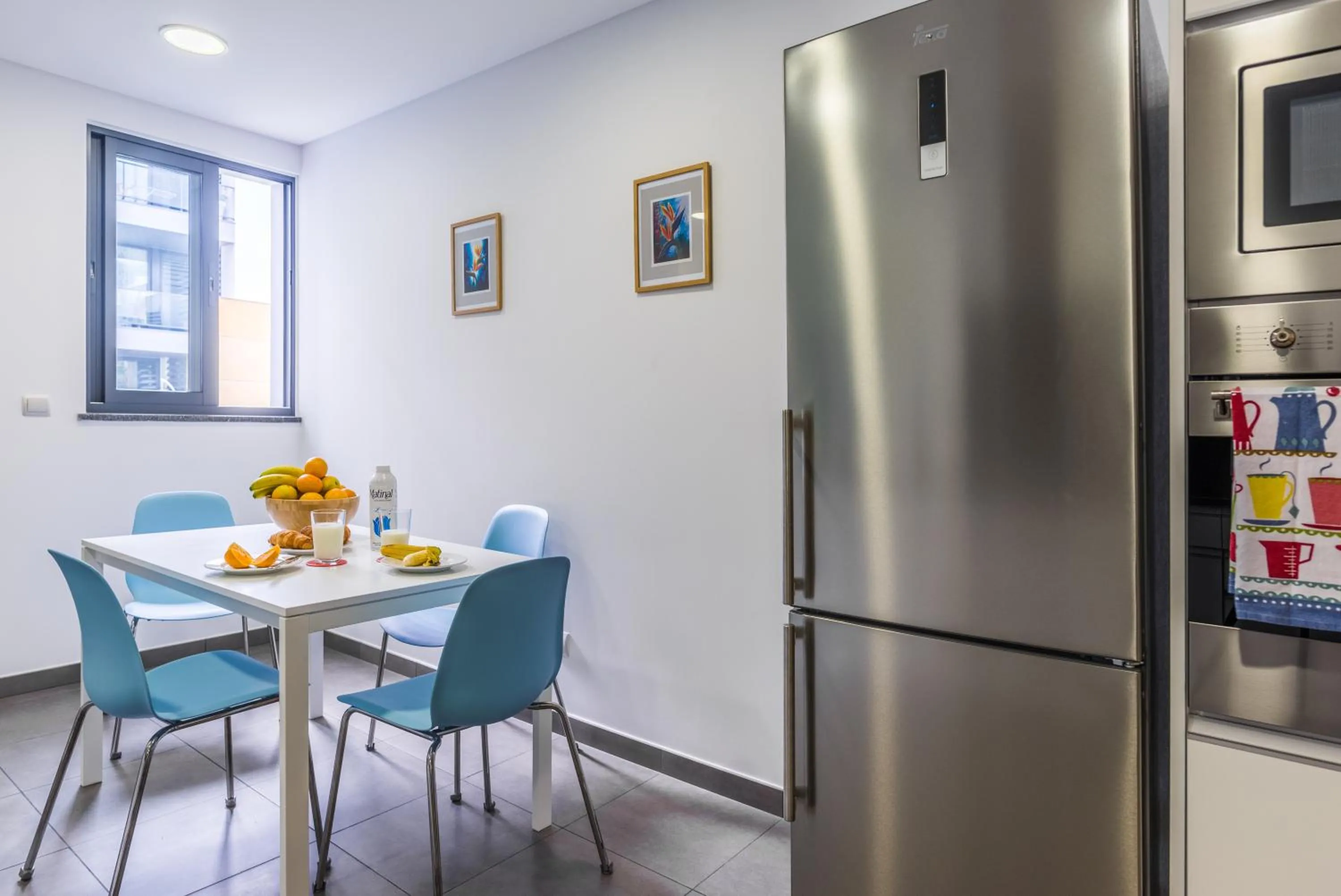 Kitchen or kitchenette in The Bay View - by LovelyStay