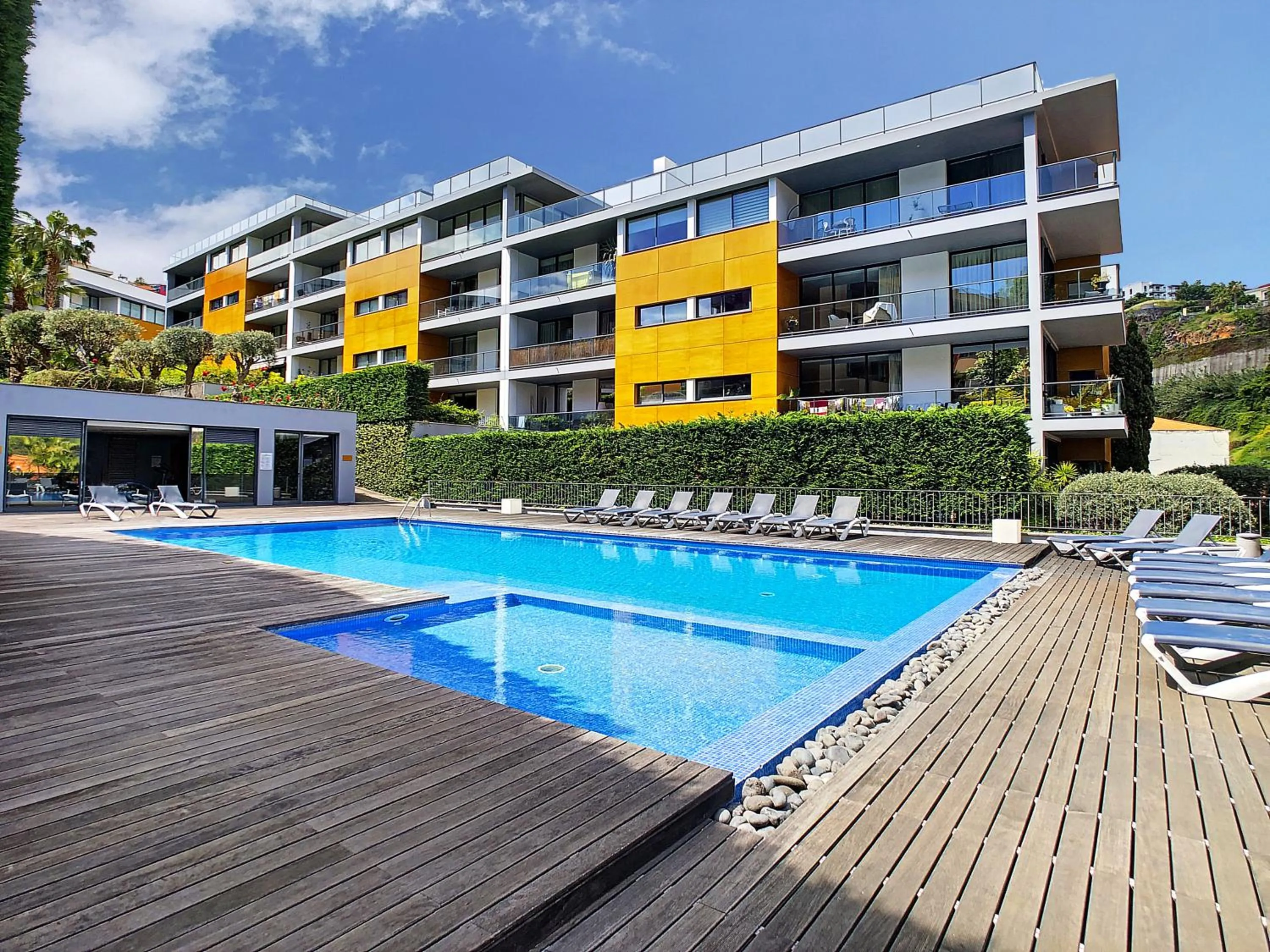 Swimming pool in The Bay View - by LovelyStay
