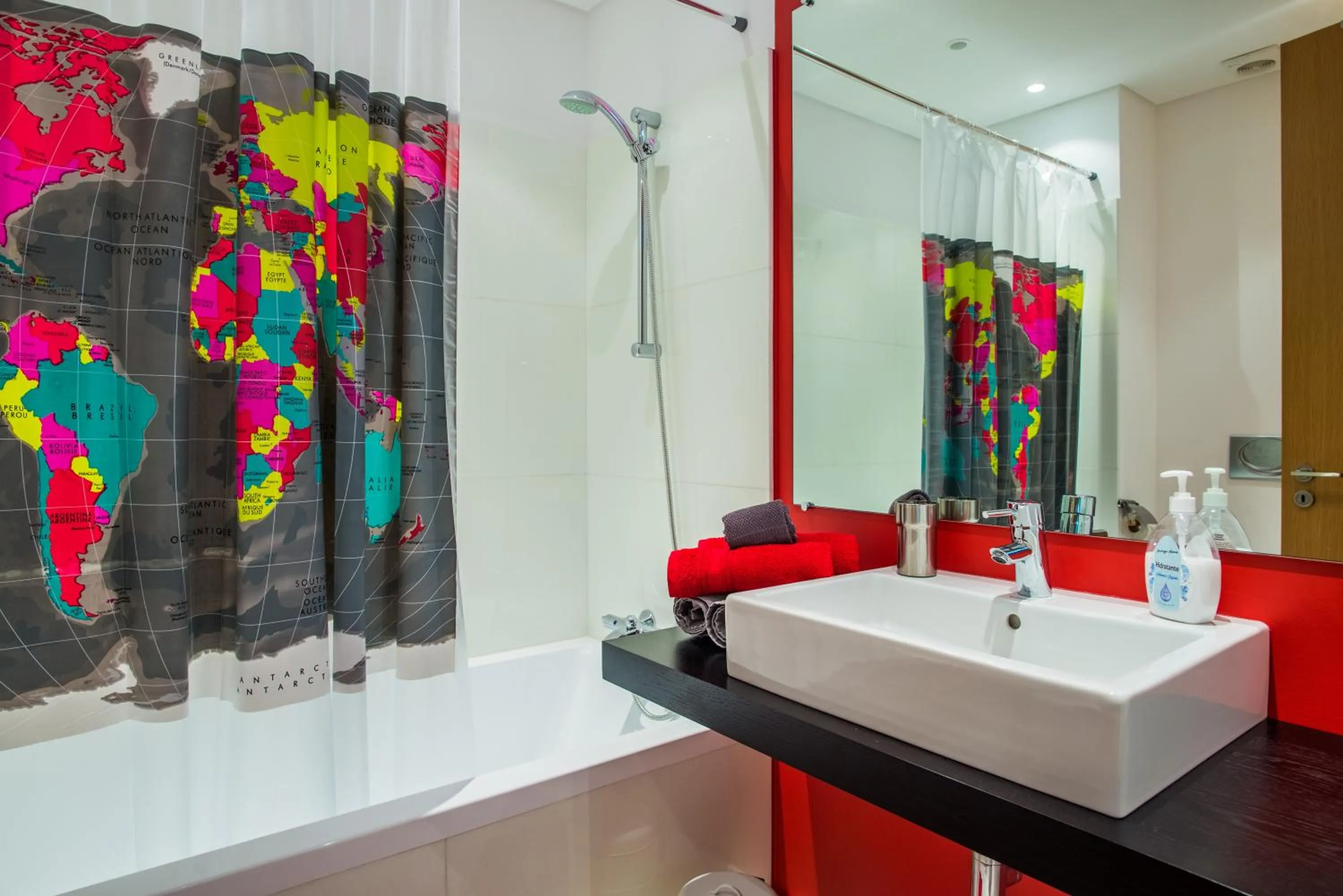 Bathroom in The Bay View - by LovelyStay