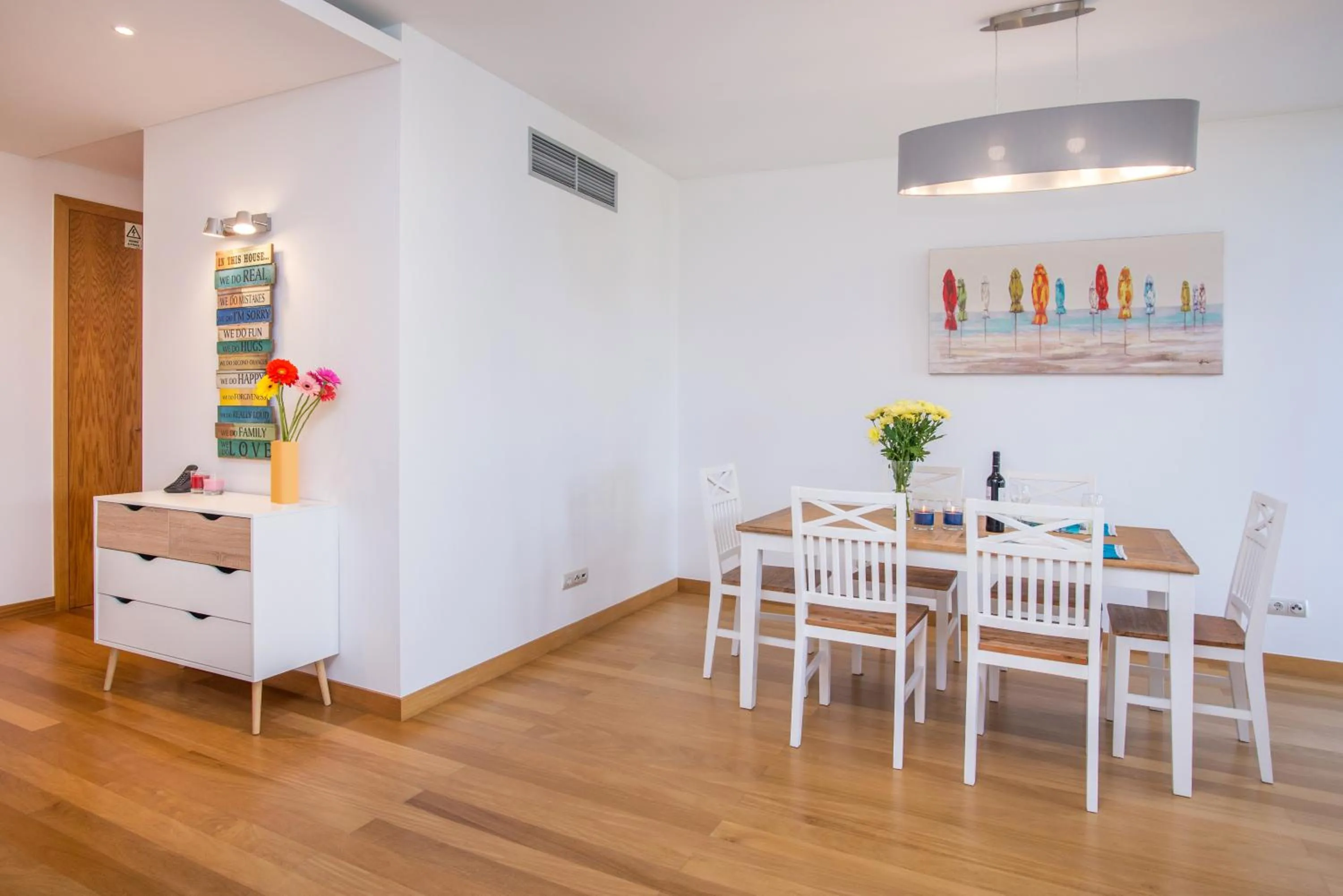Dining area in The Bay View - by LovelyStay