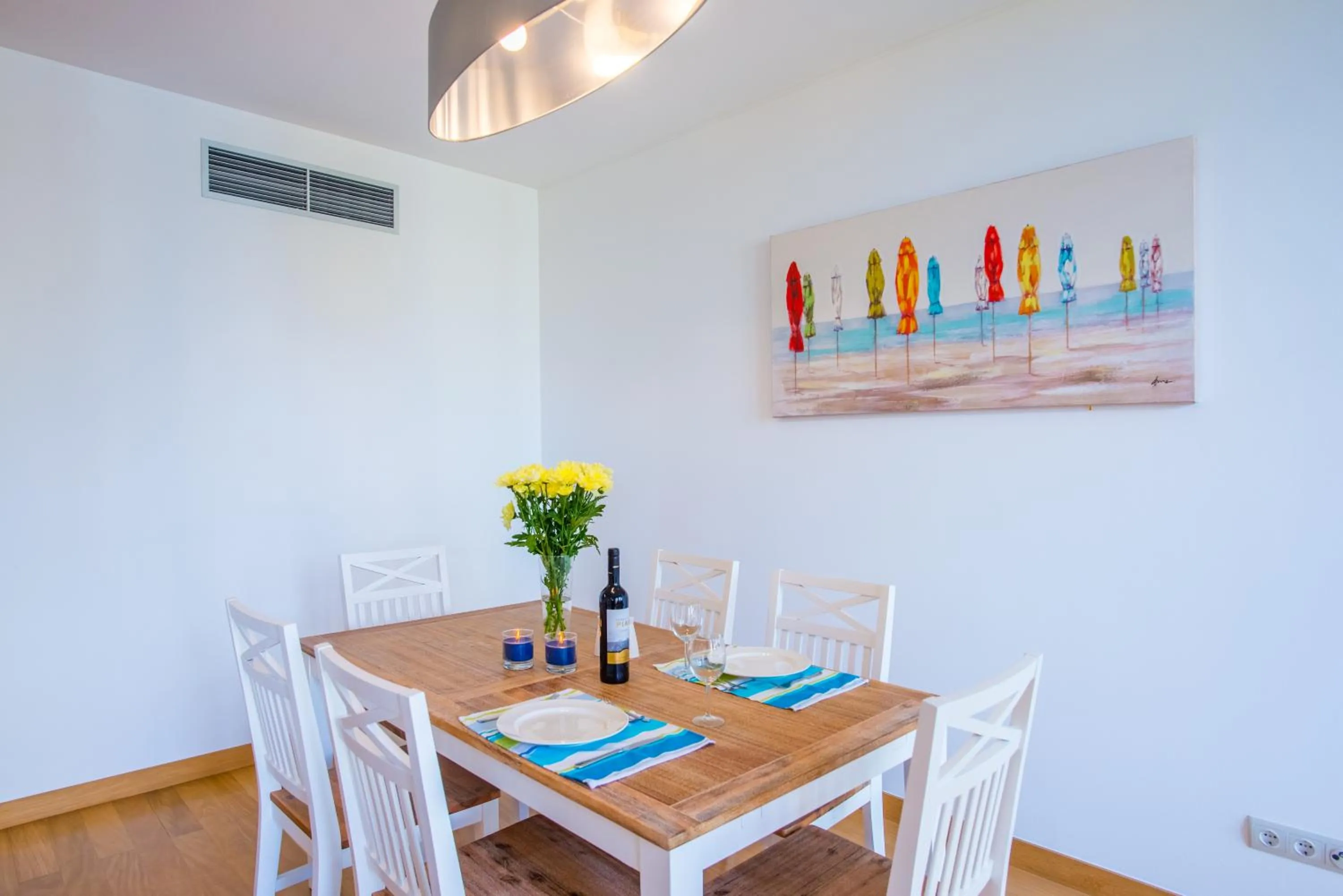 Dining area in The Bay View - by LovelyStay