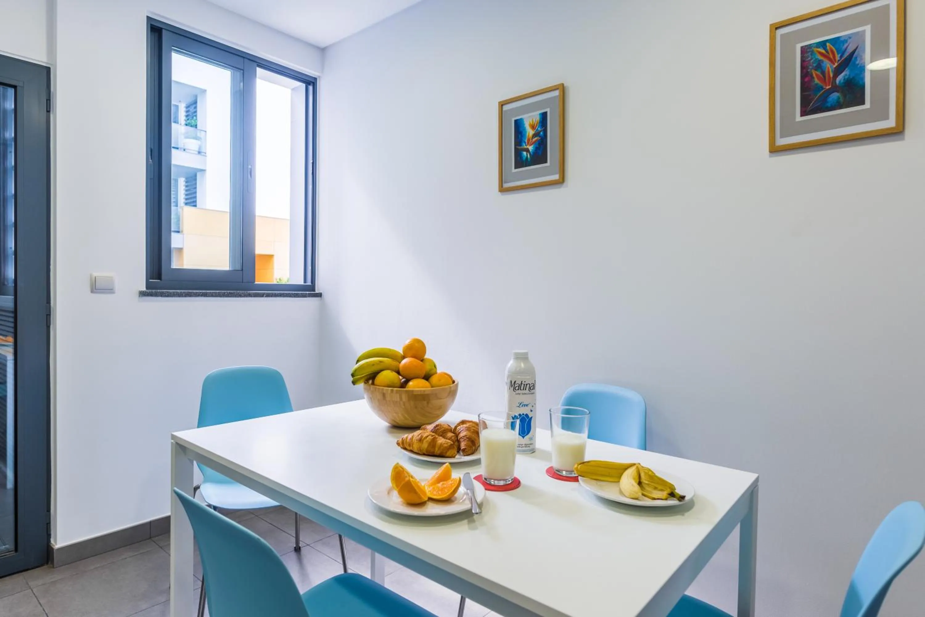 Kitchen or kitchenette in The Bay View - by LovelyStay