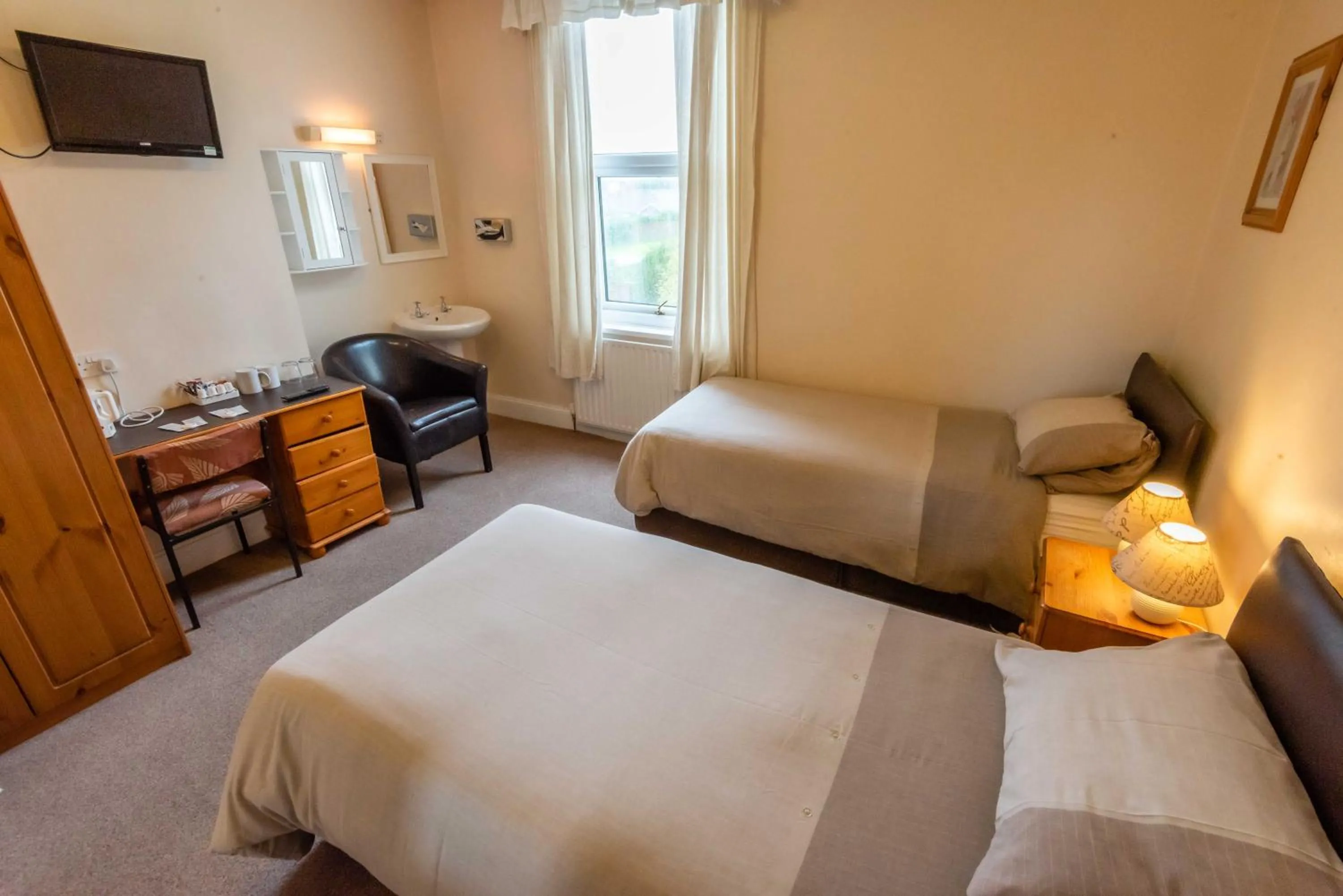 Bed in Aarondale Guest House