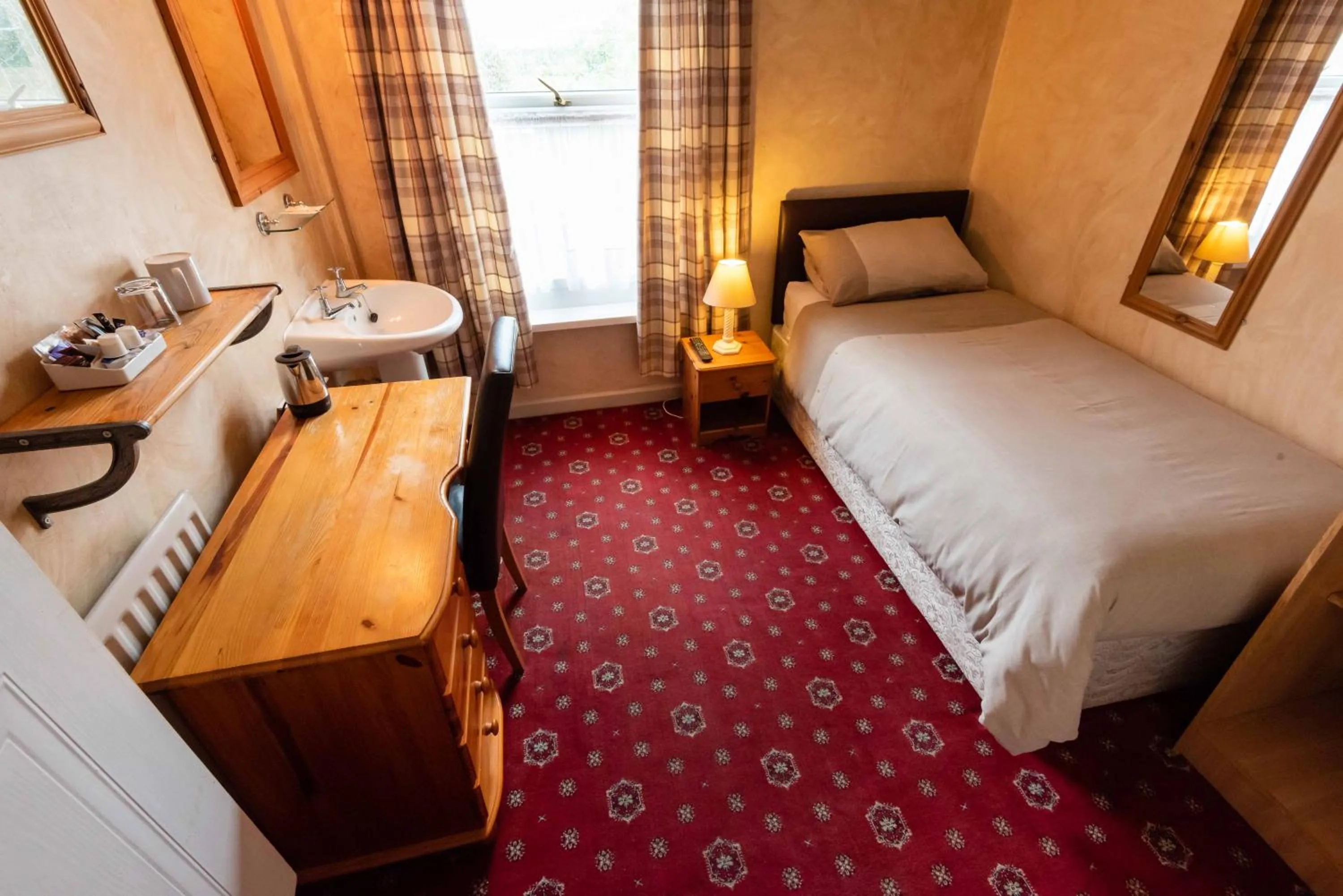 Photo of the whole room, Bed in Aarondale Guest House