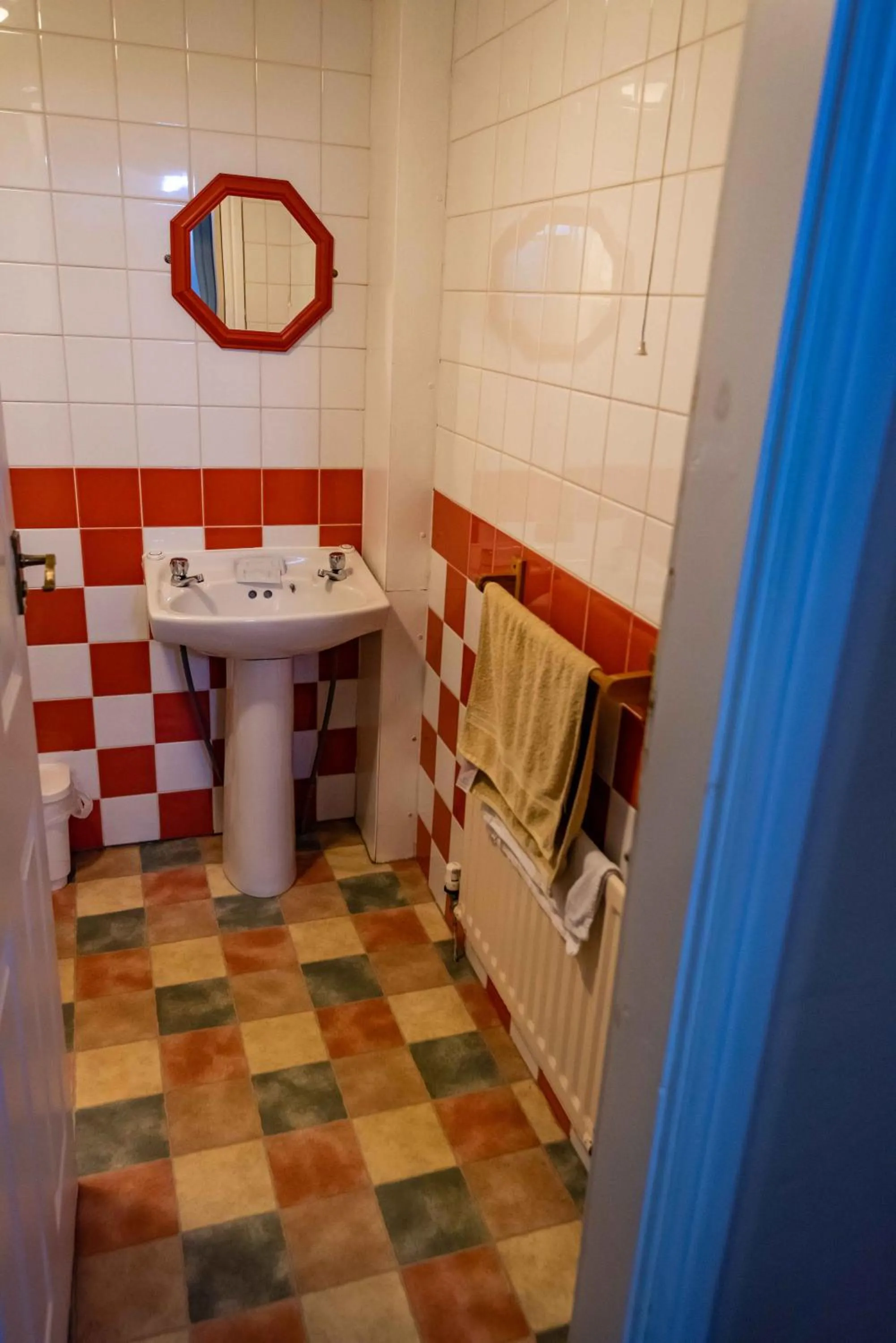 Bathroom in Aarondale Guest House