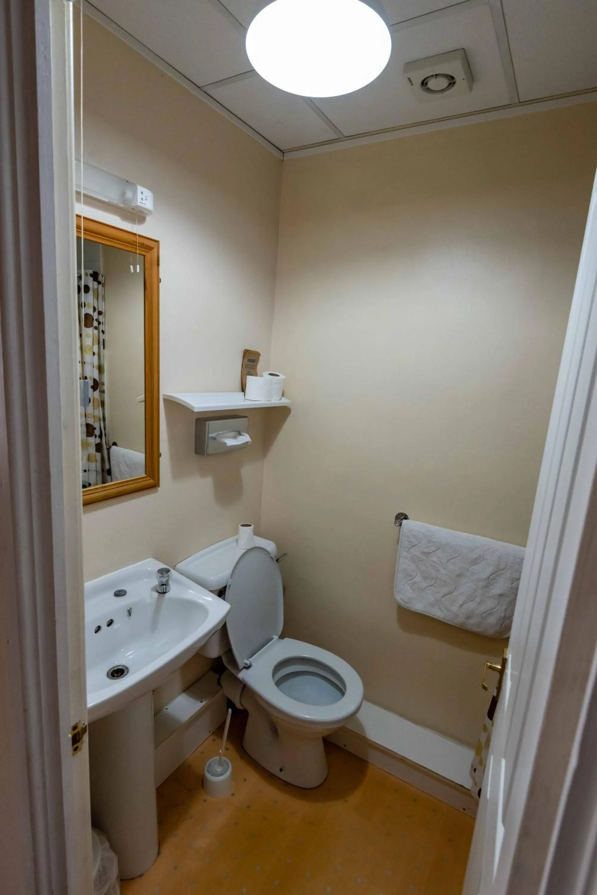 Bathroom in Aarondale Guest House
