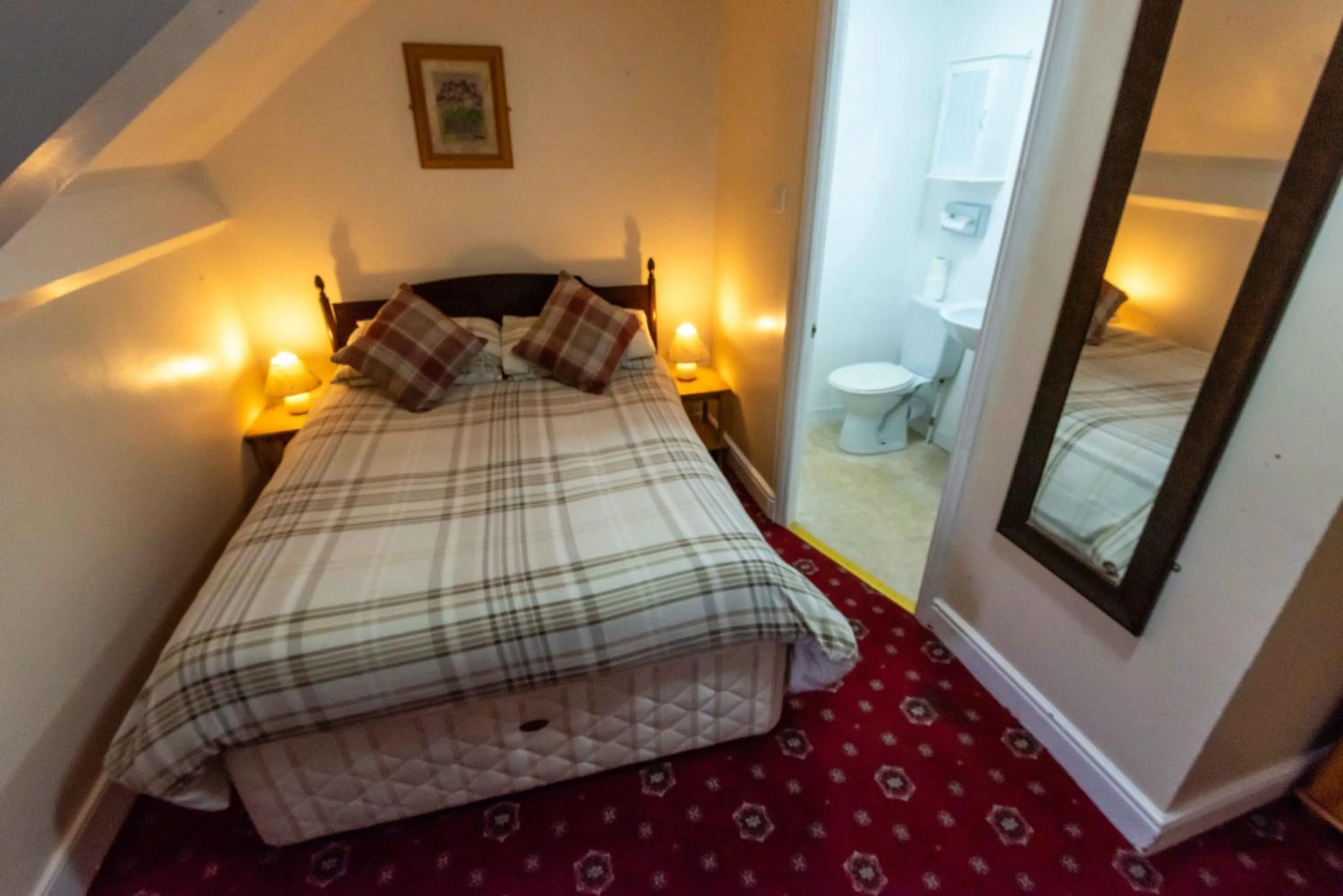 Photo of the whole room, Bed in Aarondale Guest House