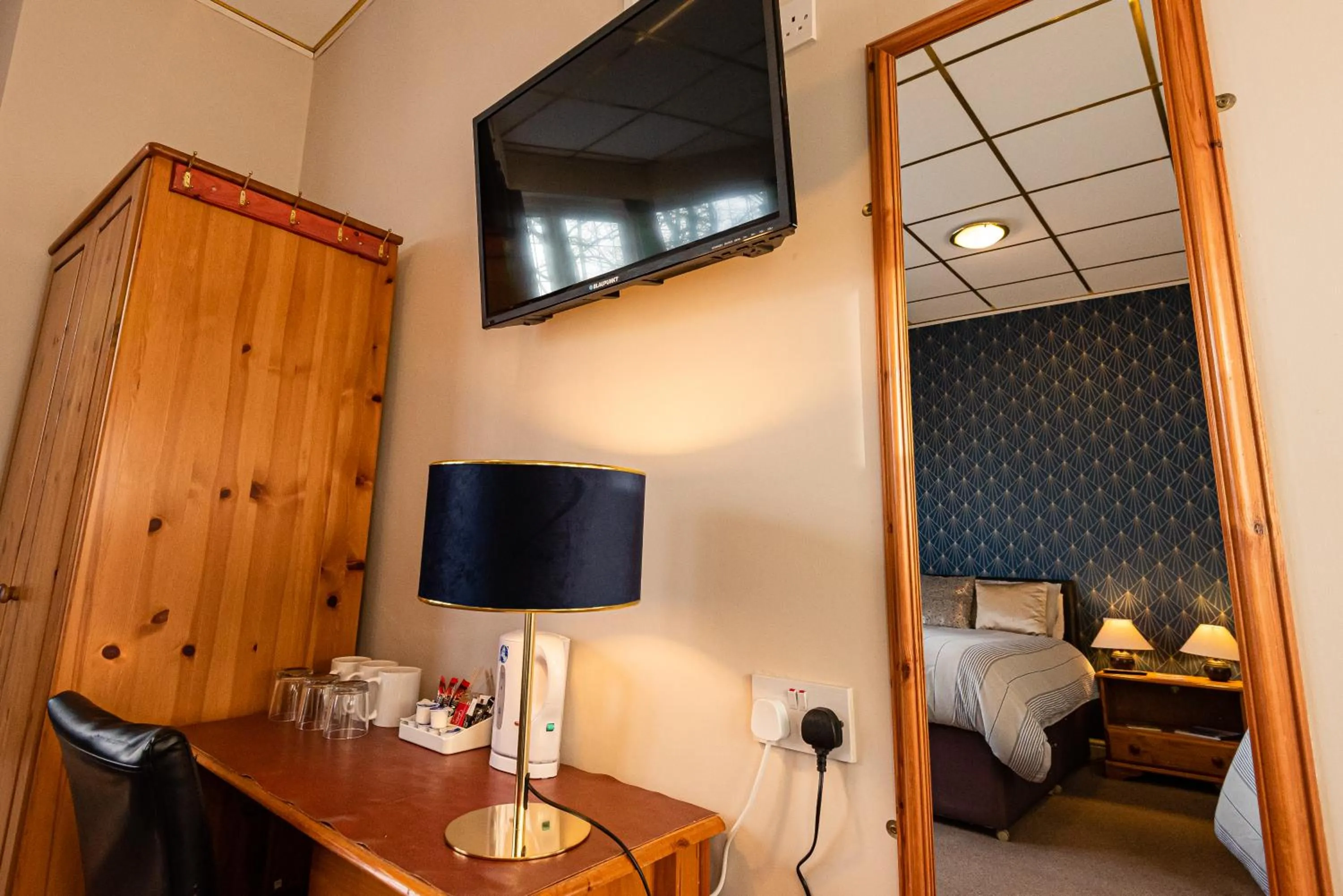 TV and multimedia, Bed in Aarondale Guest House